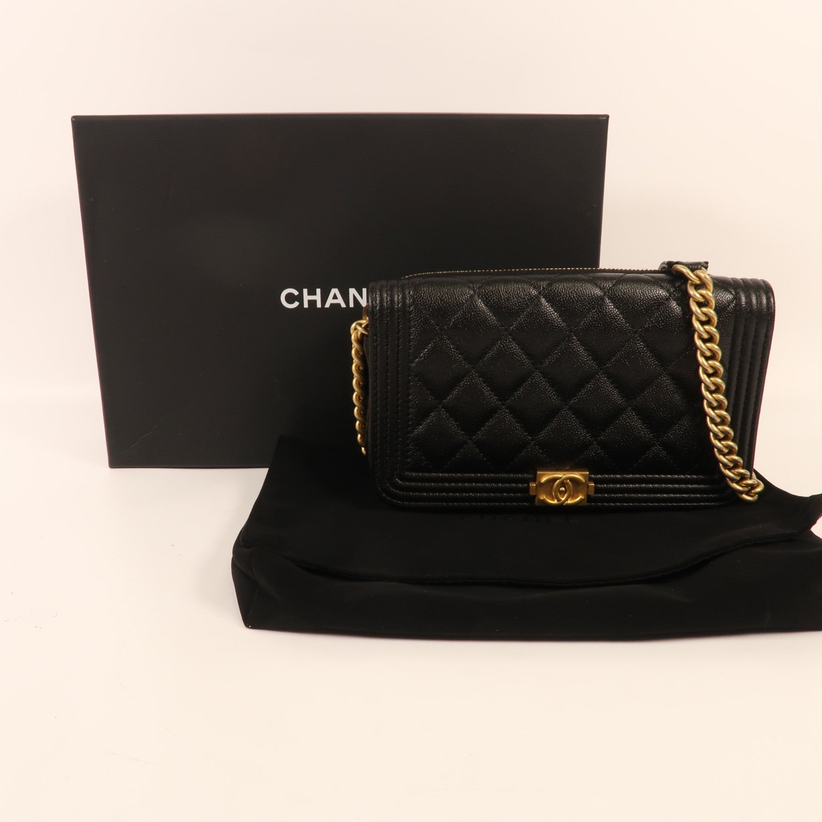 CHANEL 牛皮皮革Boy WOC Wallet On Chain金扣鏈帶肩背袋