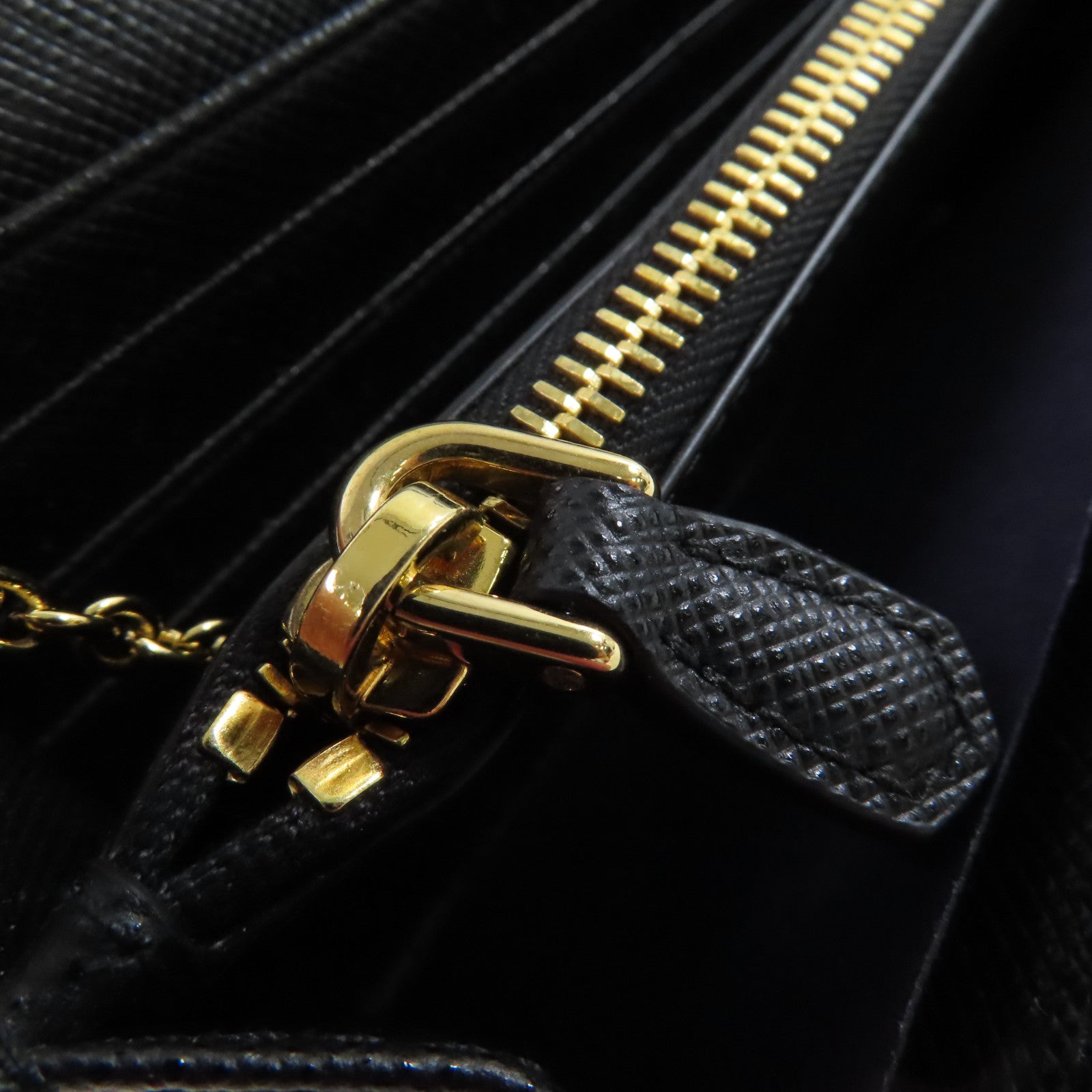PRADA 【激減優惠】Saffiano皮革Long Wallet金扣長錢包黑色