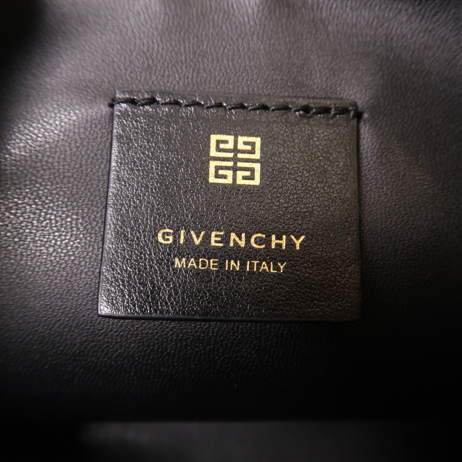 GIVENCHY 牛皮皮革Small Moon Cut Out Bag金扣肩背袋黑色