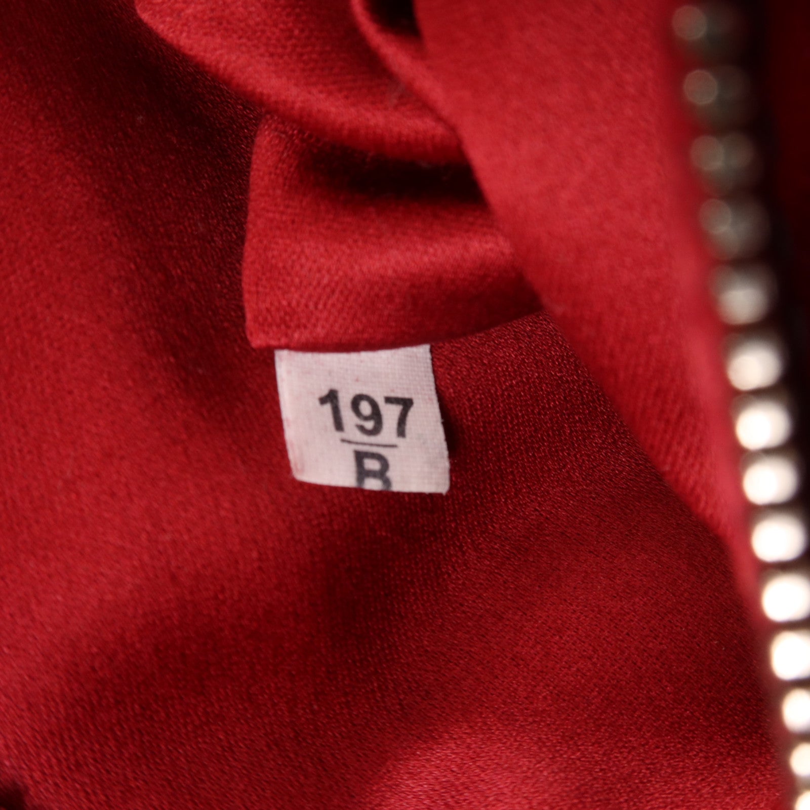 Miu Miu 皮革Shoulder Bag銀扣肩背袋