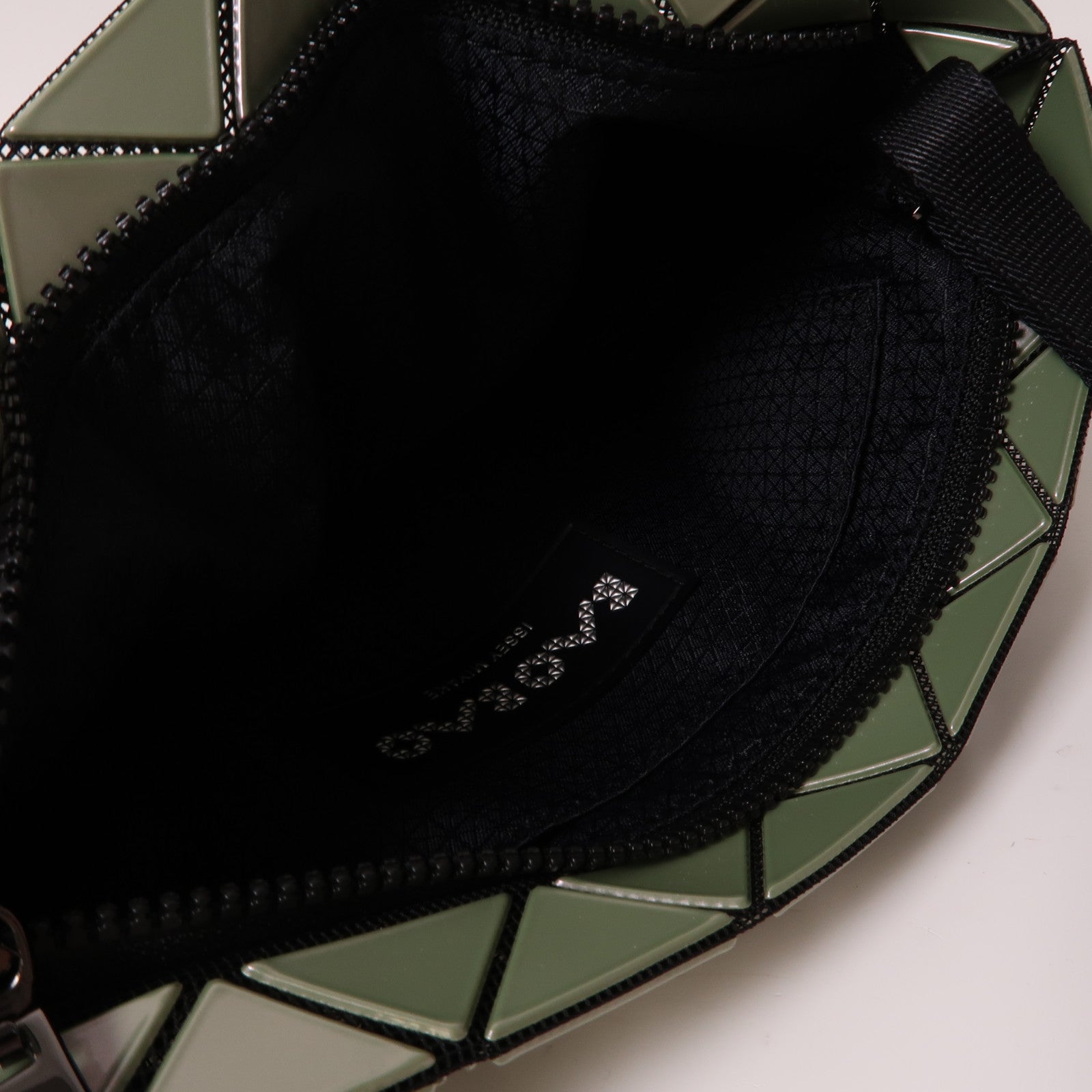 ISSEY MIYAKE PVC Shoulder Bag銀扣肩背袋灰色