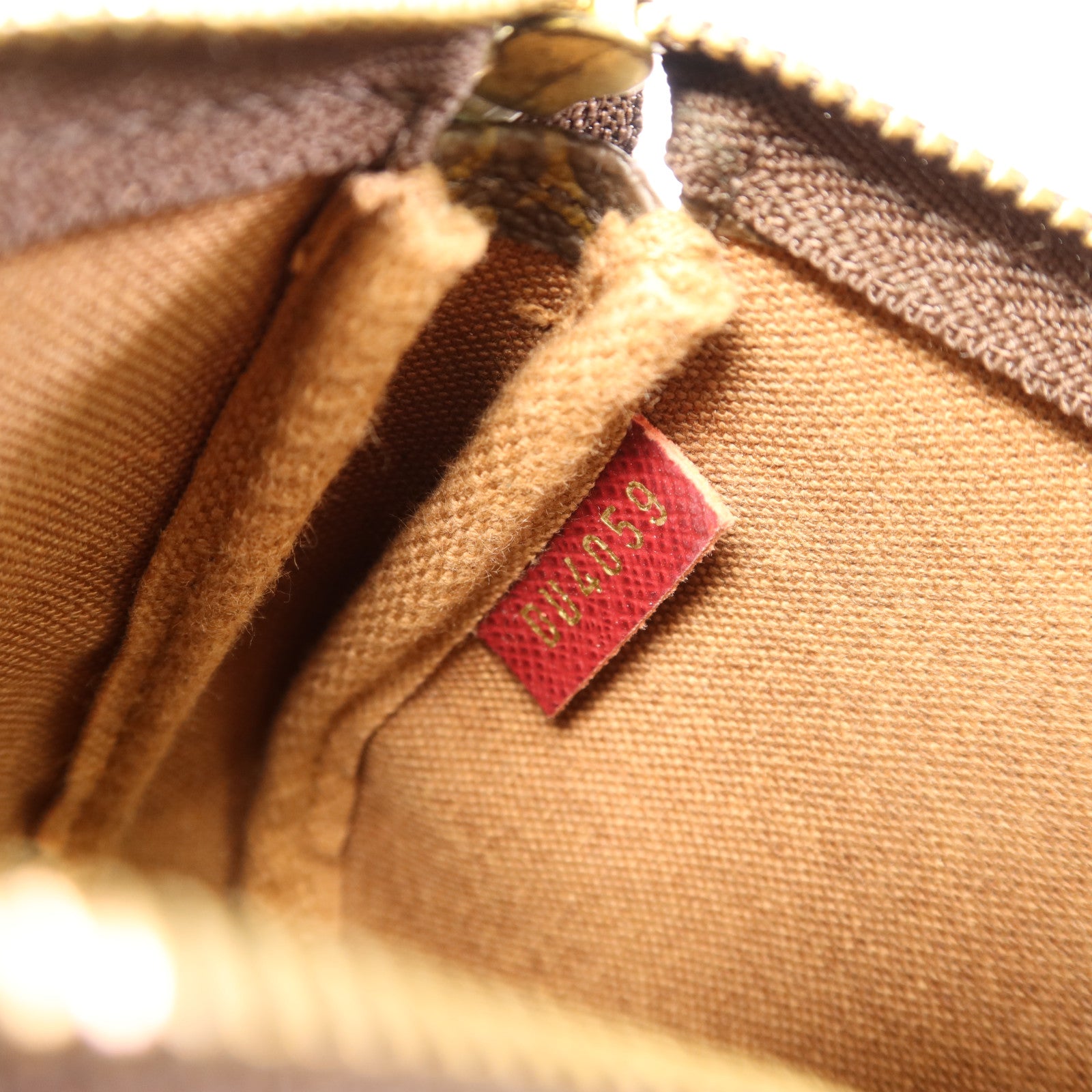 LOUIS VUITTON Monogram Pochette Accessories Pouch金扣手拿包啡色