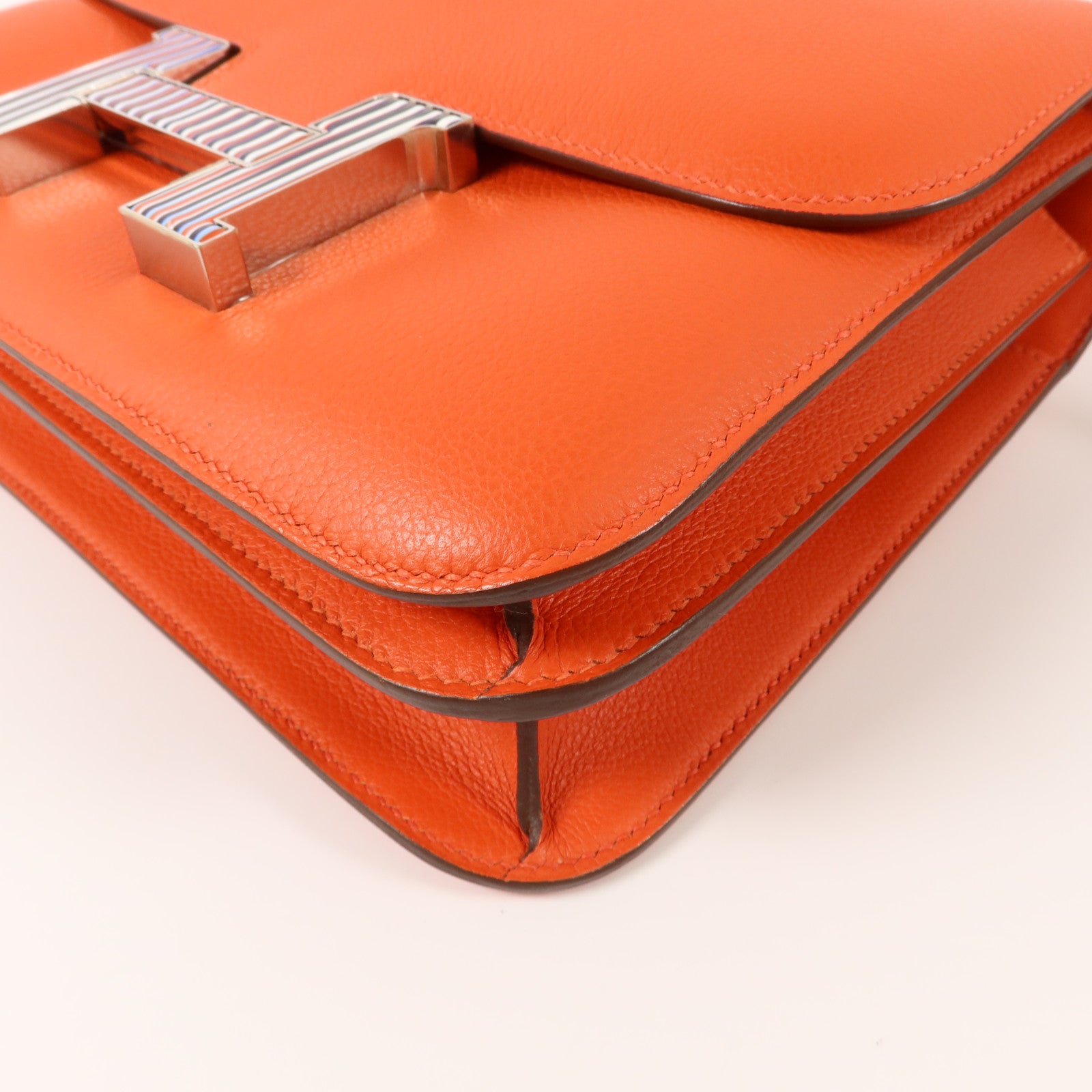 HERMES Evercolor皮革Constance 24肩背袋Feu