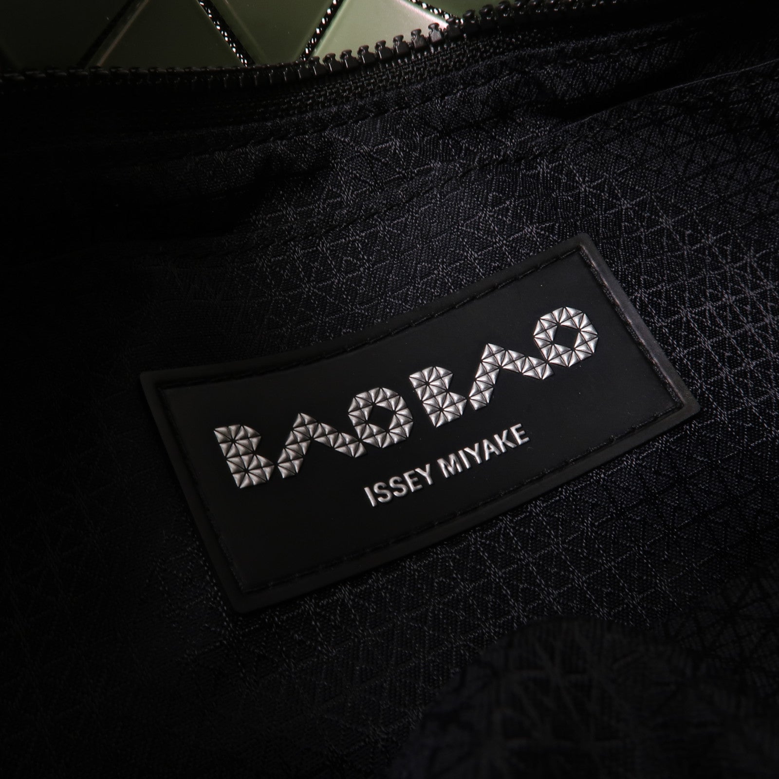 ISSEY MIYAKE PVC Shoulder Bag銀扣肩背袋灰色