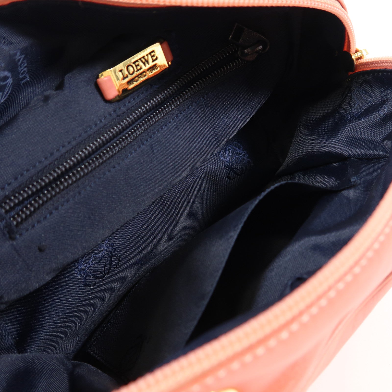 LOEWE 羊皮皮革Hand Bag金扣手挽袋