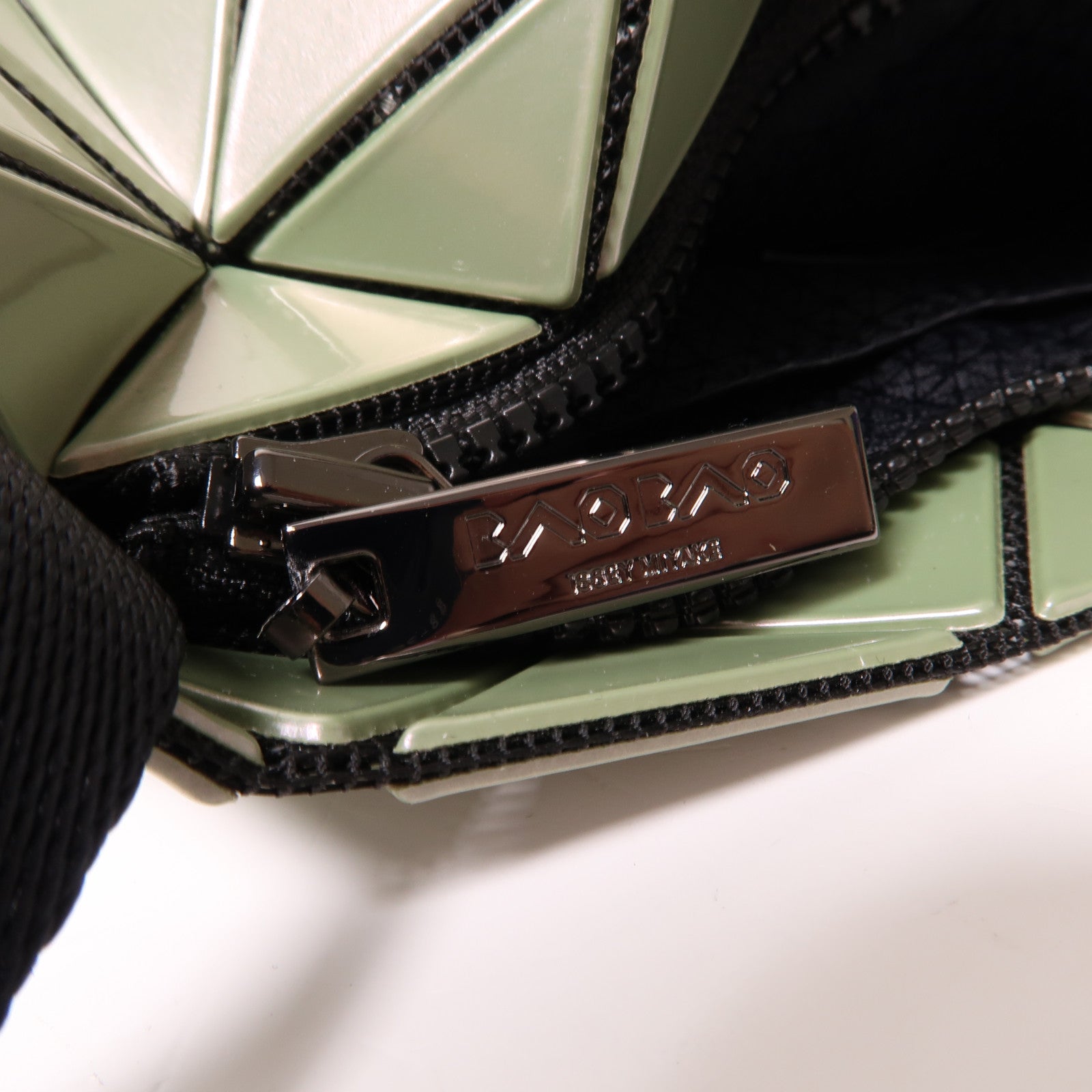 ISSEY MIYAKE PVC Shoulder Bag銀扣肩背袋灰色