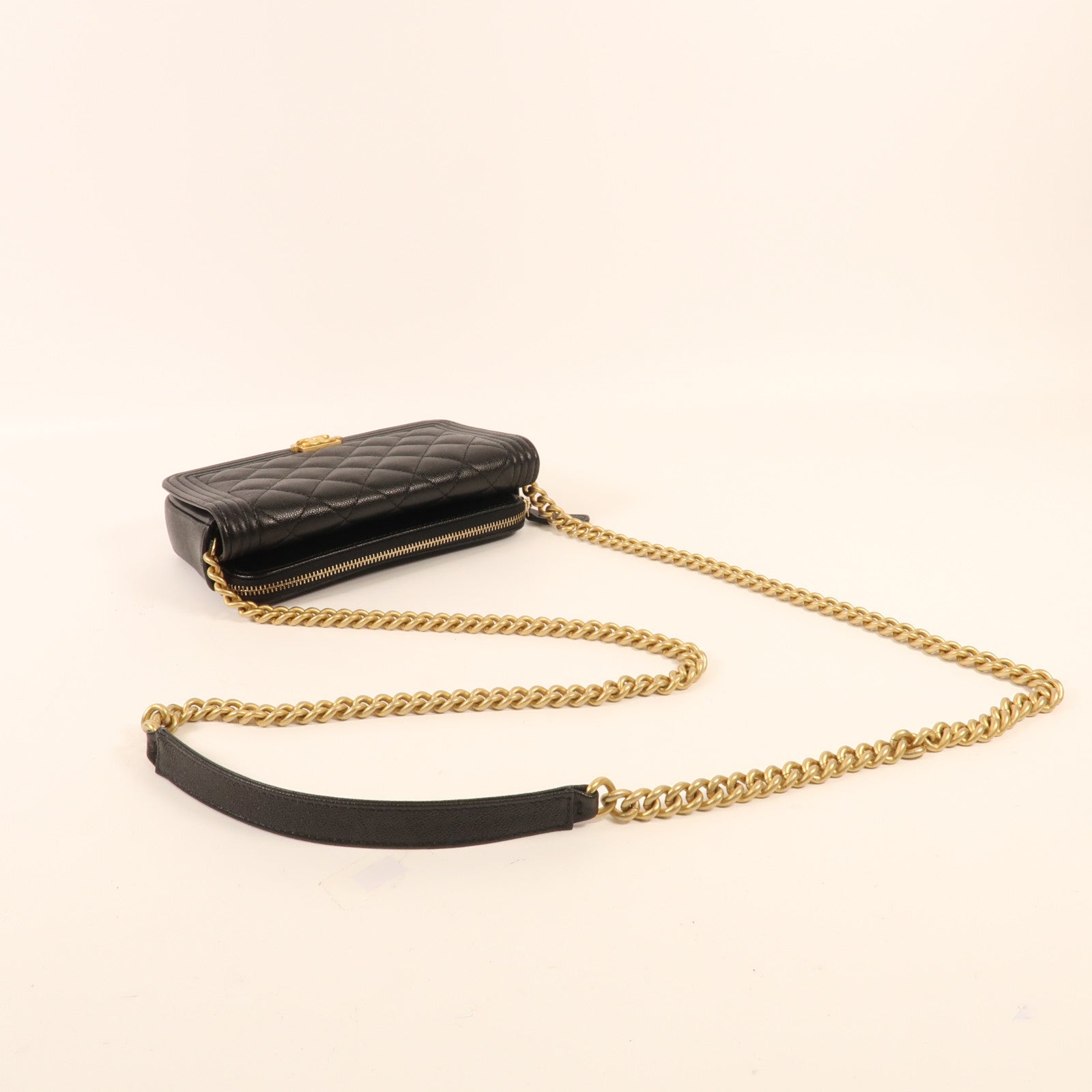 CHANEL 牛皮皮革Boy WOC Wallet On Chain金扣鏈帶肩背袋