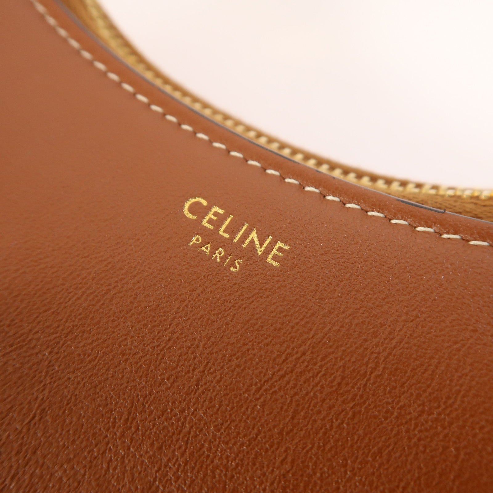 CELINE 牛皮皮革Ava金扣肩背袋