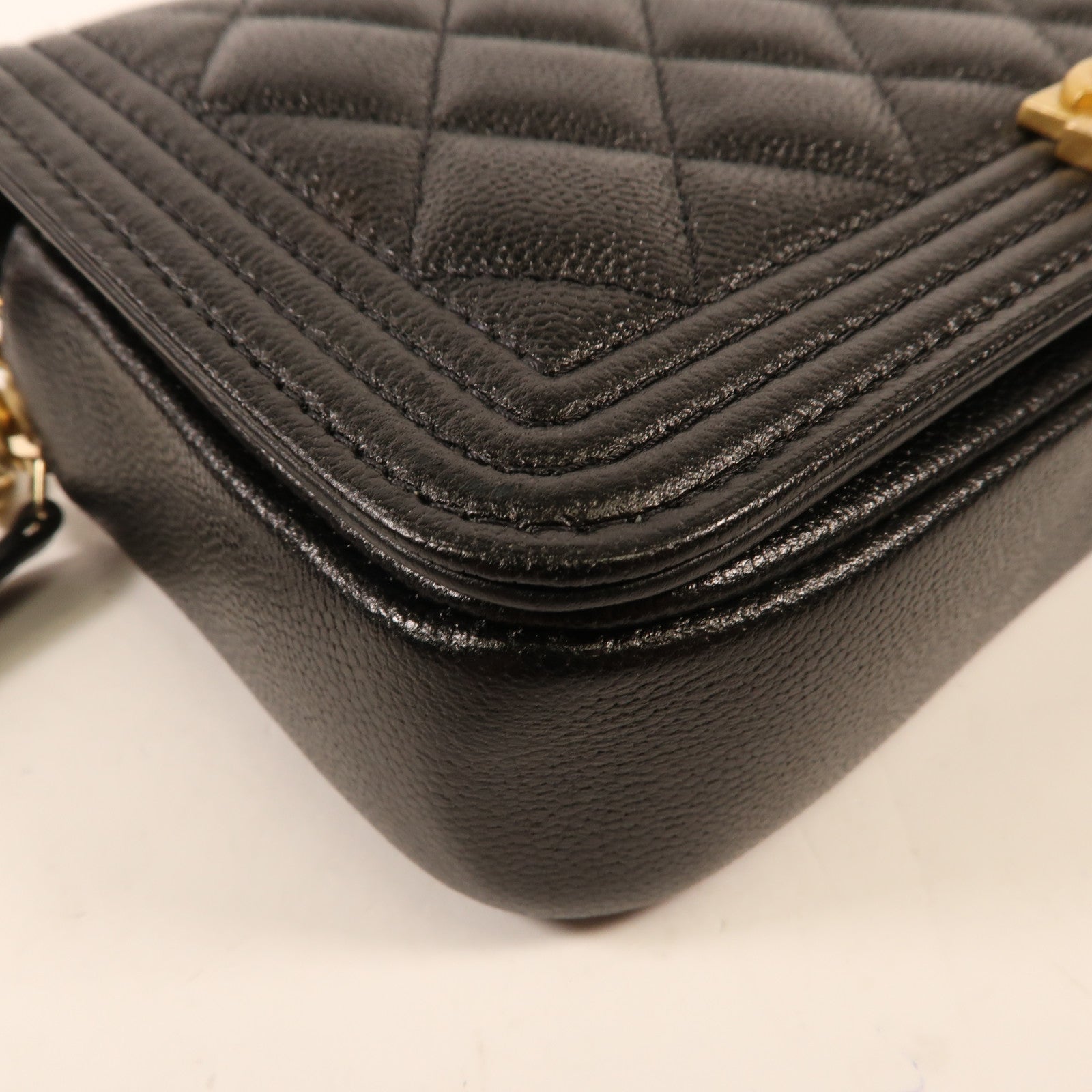CHANEL 牛皮皮革Boy WOC Wallet On Chain金扣鏈帶肩背袋