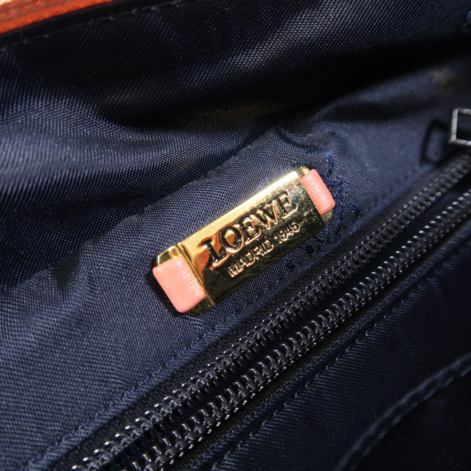 LOEWE 羊皮皮革Hand Bag金扣手挽袋