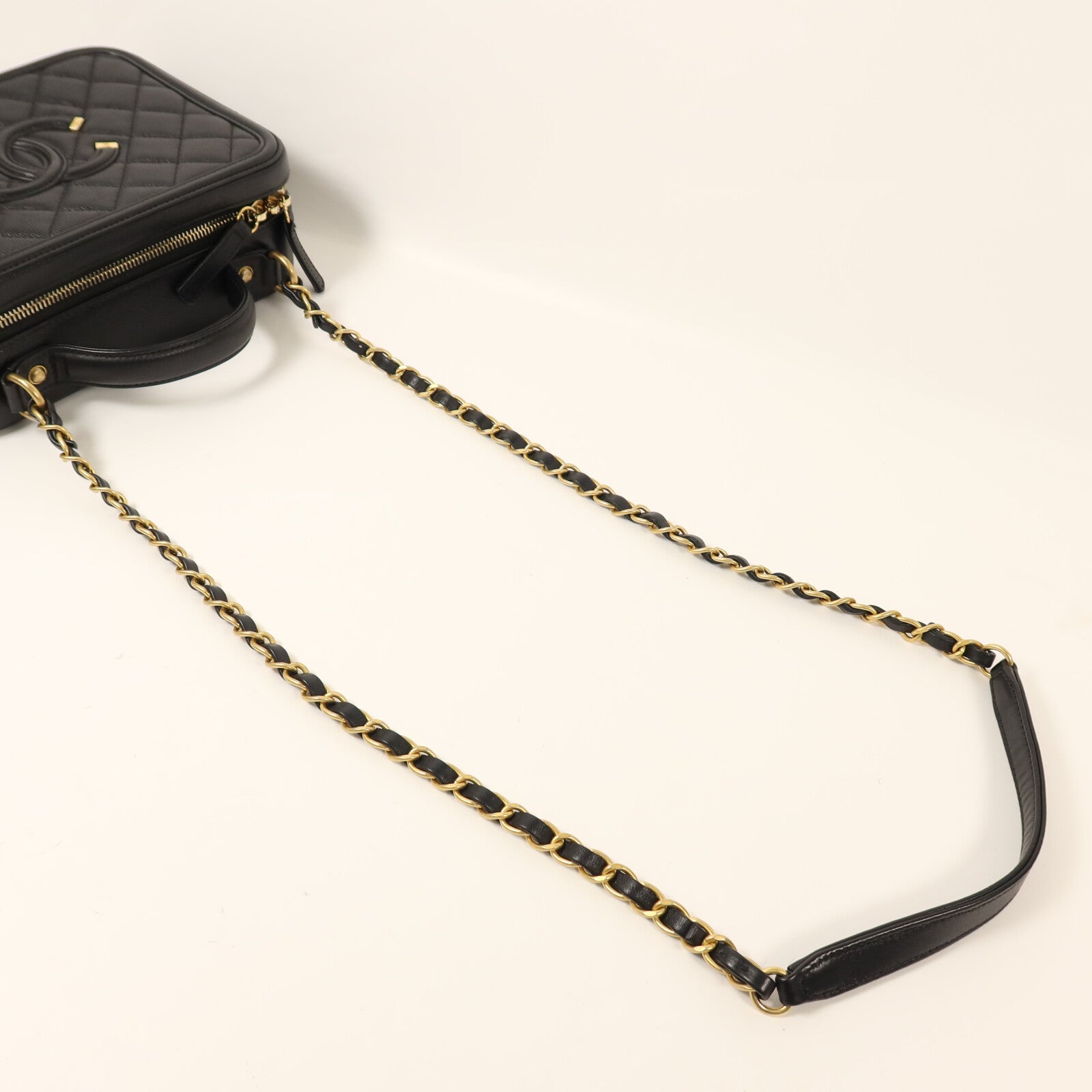 CHANEL 牛皮皮革Vanity Case金扣鏈帶肩背袋