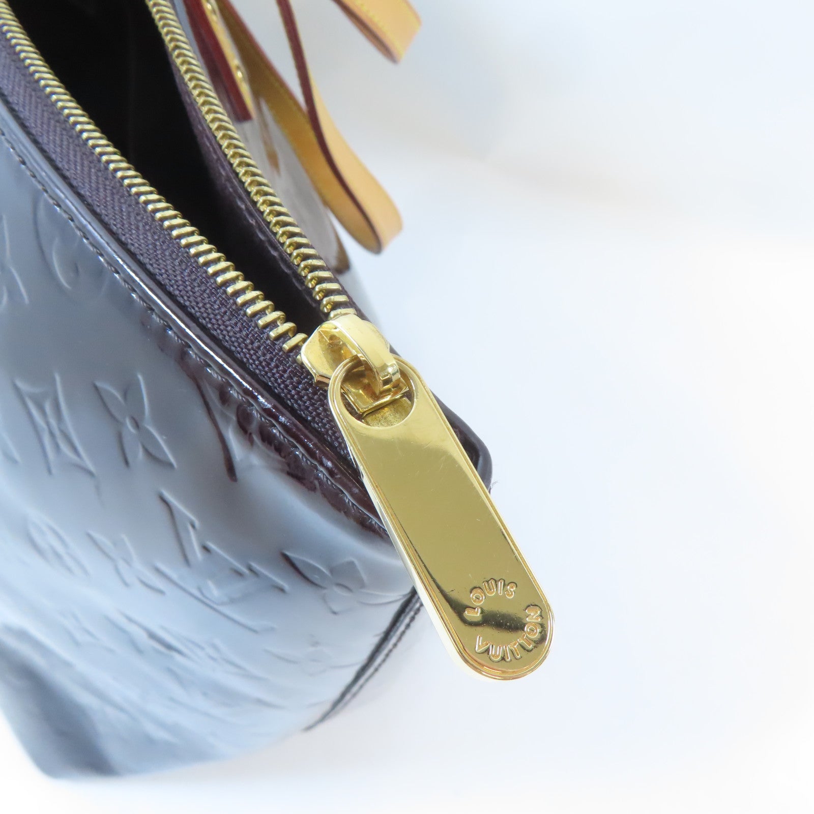 LOUIS VUITTON 【激減優惠】Vernis Bellevue GM金扣手挽袋酒紅色
