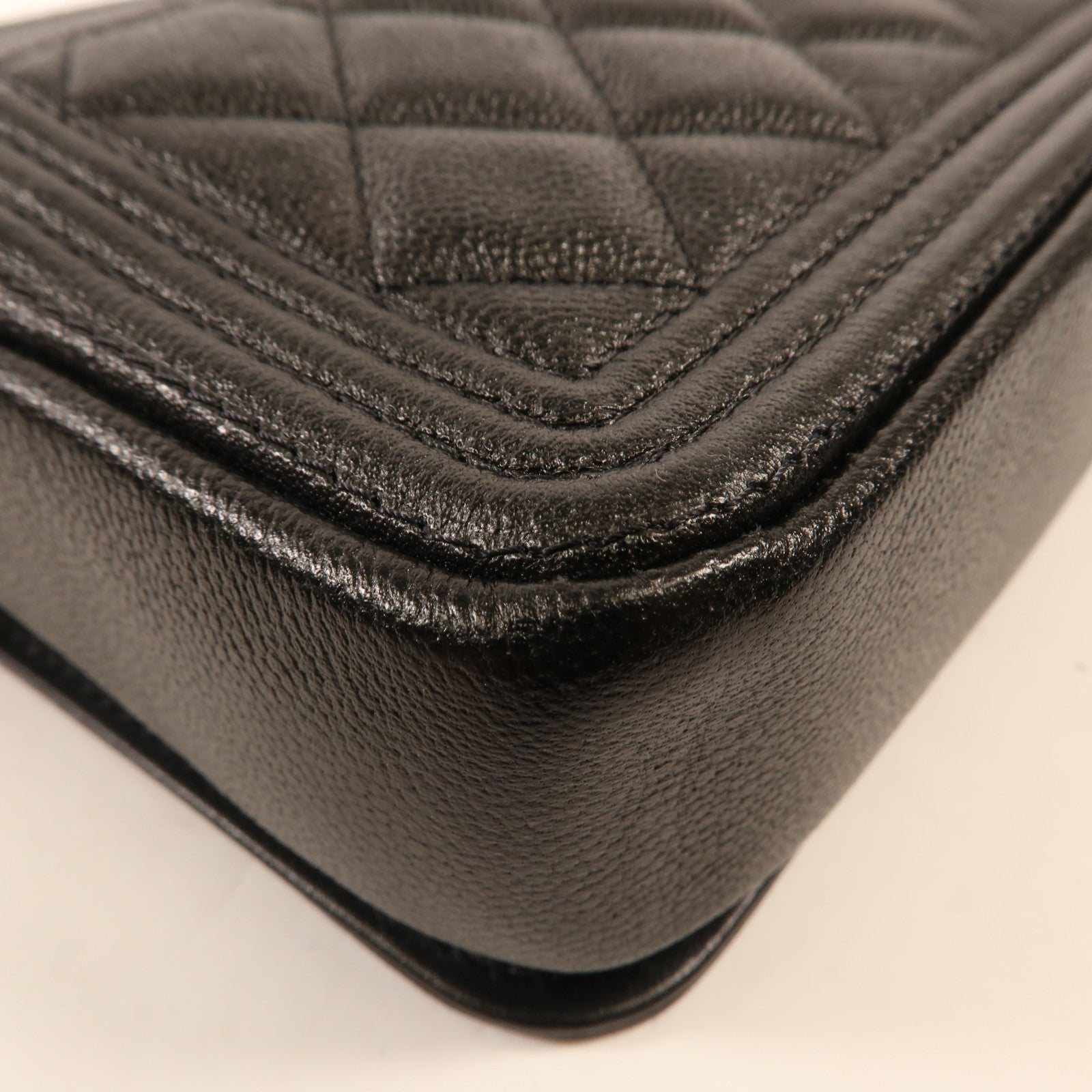 CHANEL 牛皮皮革Boy WOC Wallet On Chain金扣鏈帶肩背袋
