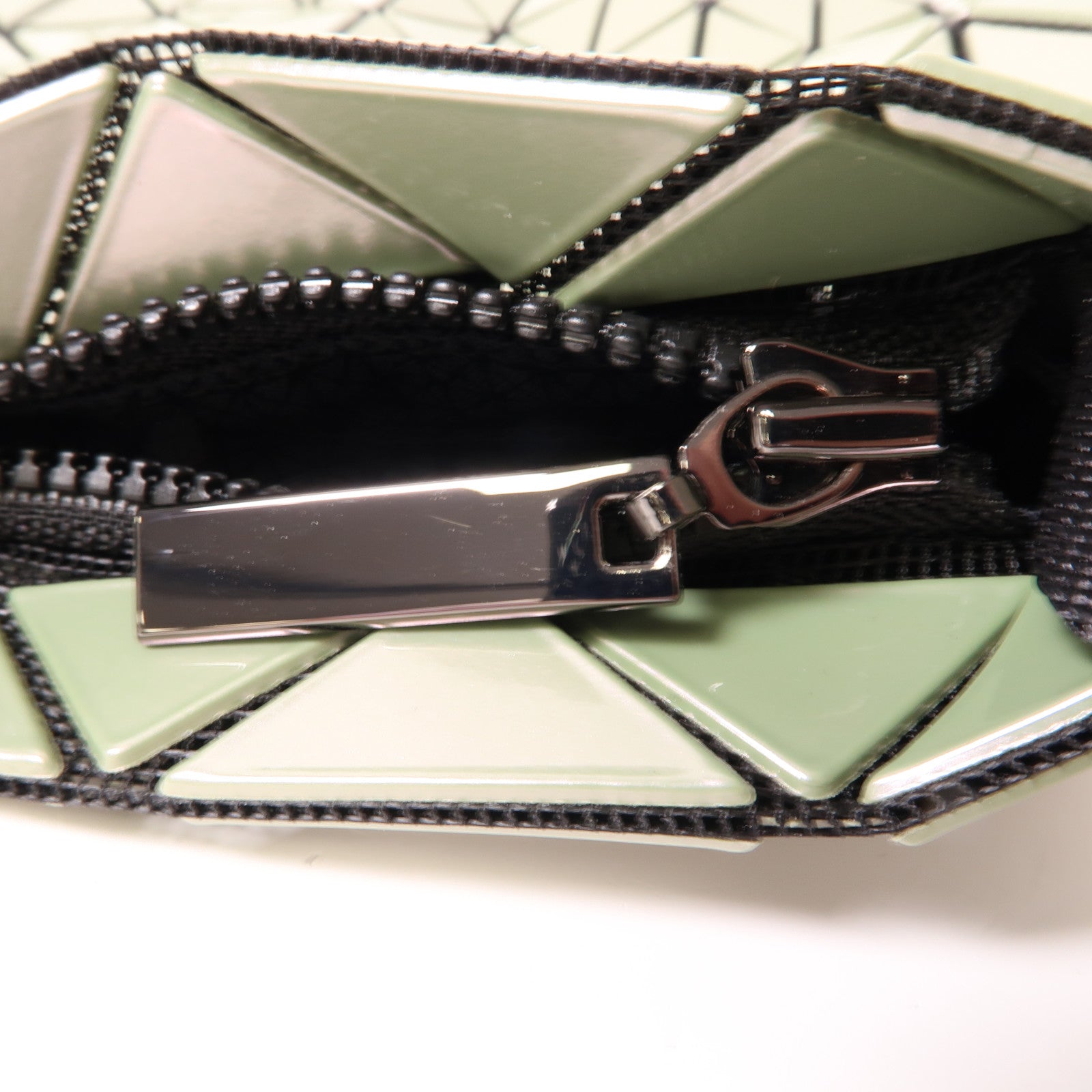 ISSEY MIYAKE PVC Shoulder Bag銀扣肩背袋灰色