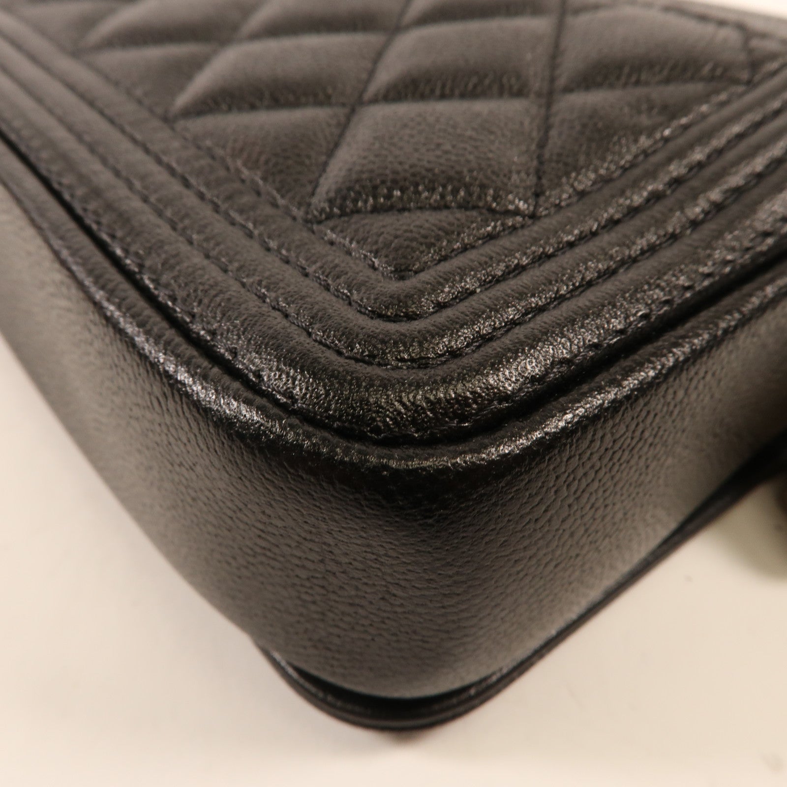 CHANEL 牛皮皮革Boy WOC Wallet On Chain金扣鏈帶肩背袋