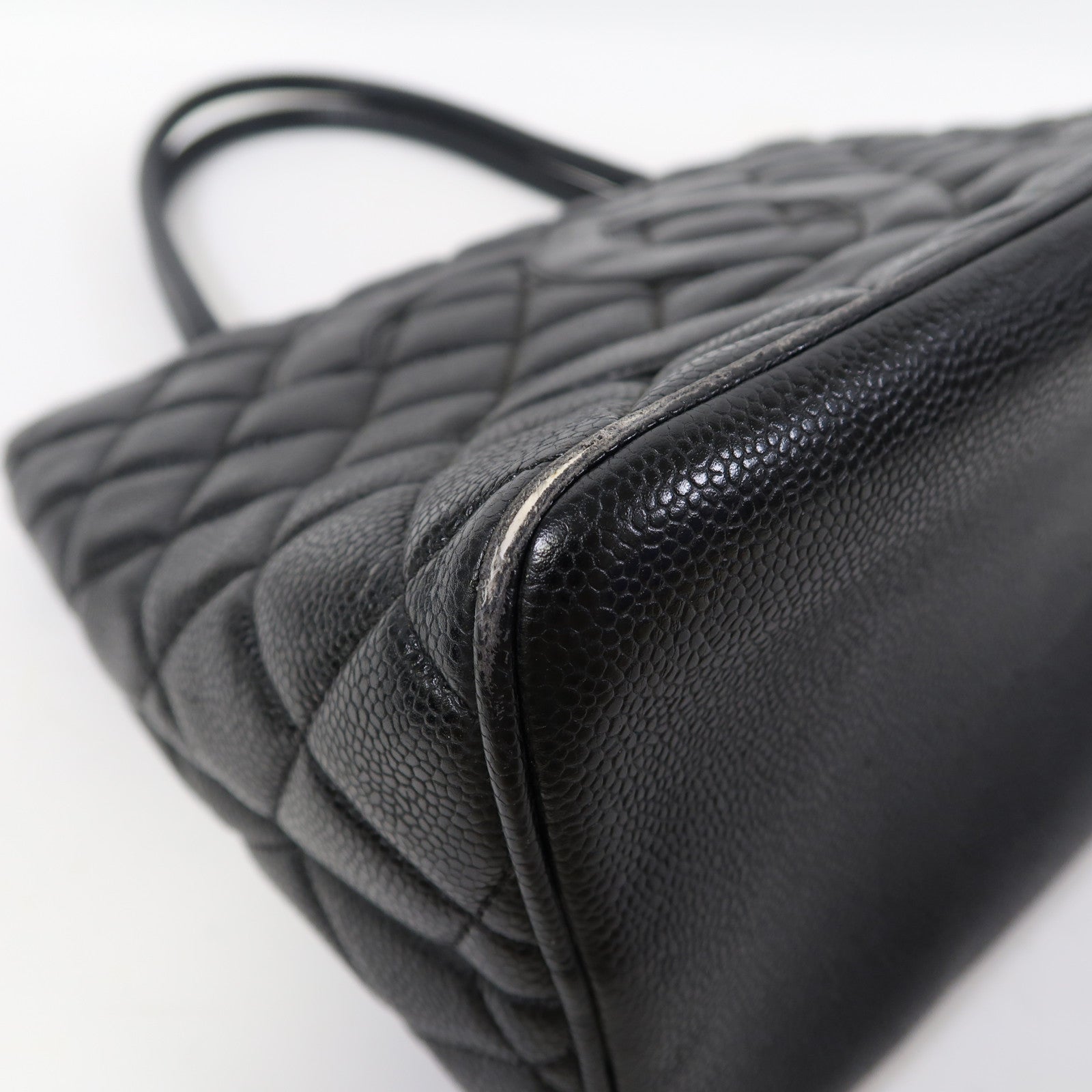 CHANEL 菱格Caviar皮革Vintage Medallion Tote銀扣肩背袋黑色
