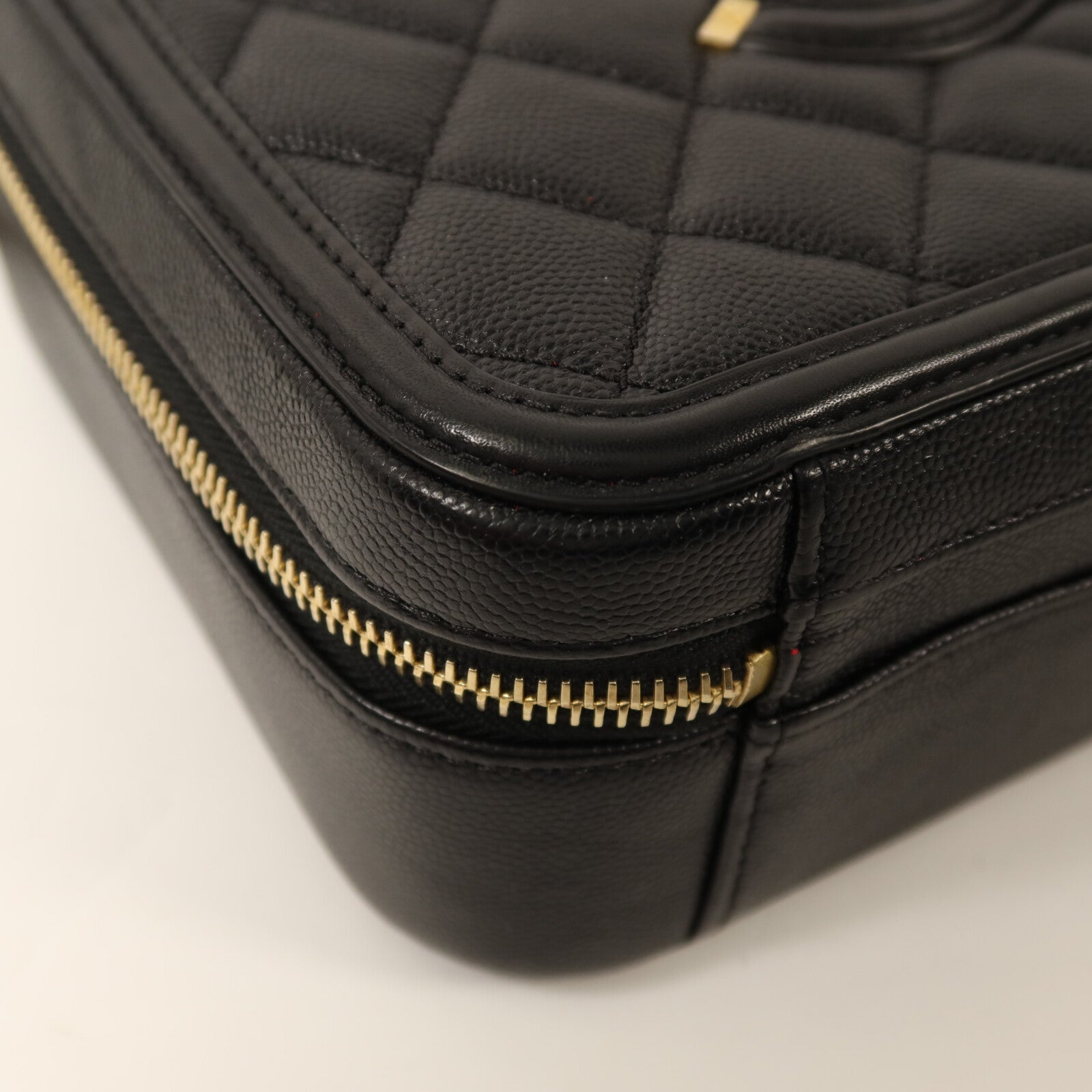 CHANEL 牛皮皮革Vanity Case金扣鏈帶肩背袋