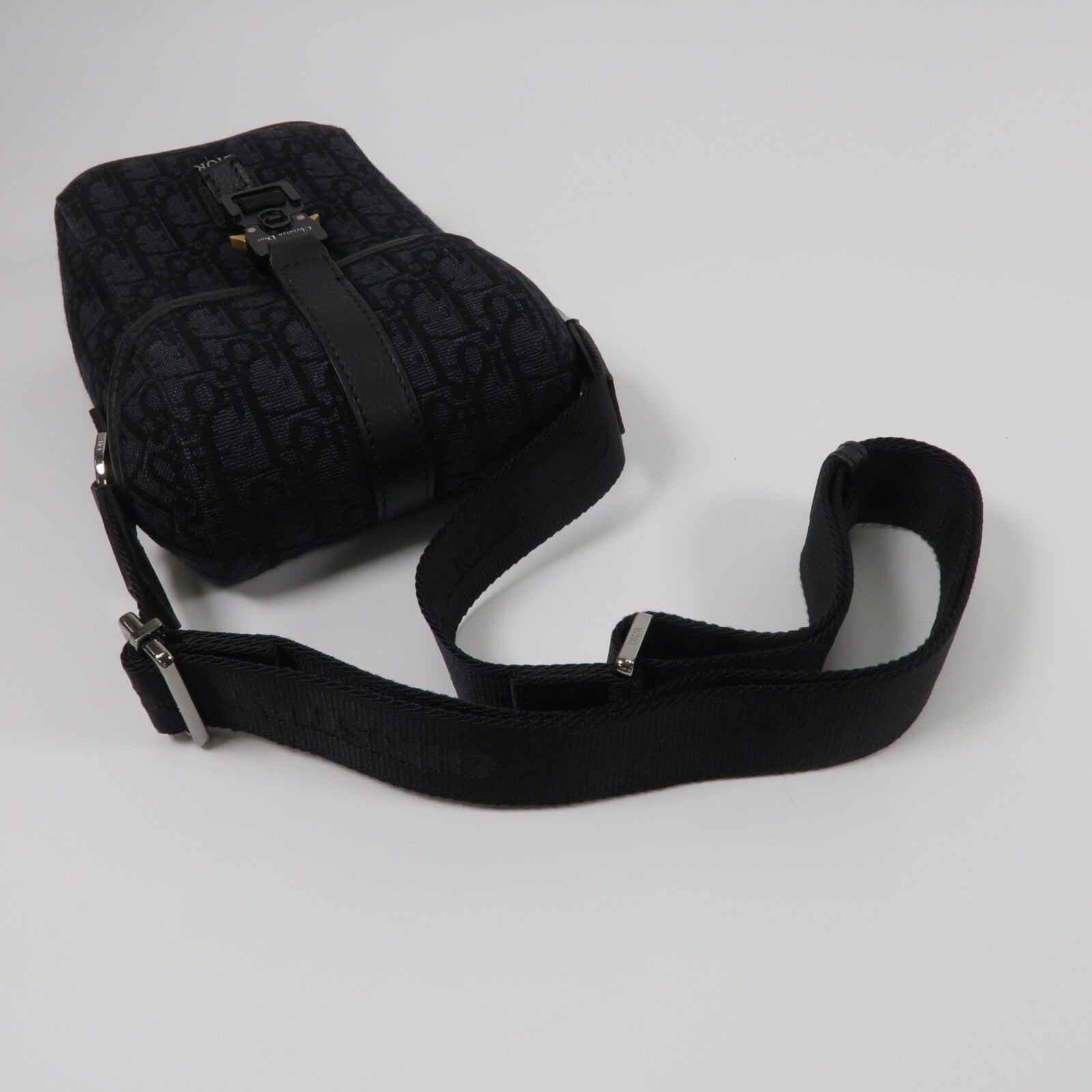 Dior 帆布Hit The Road肩背袋