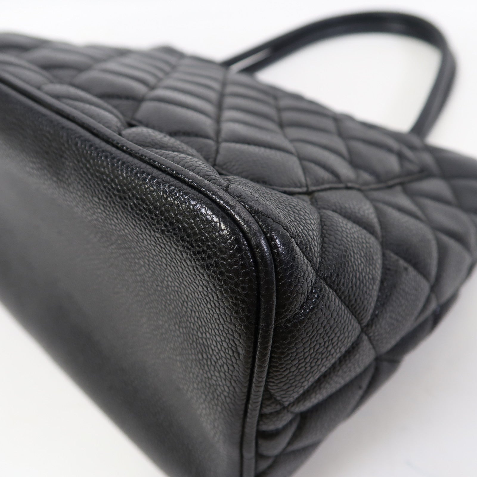 CHANEL 菱格Caviar皮革Vintage Medallion Tote銀扣肩背袋黑色