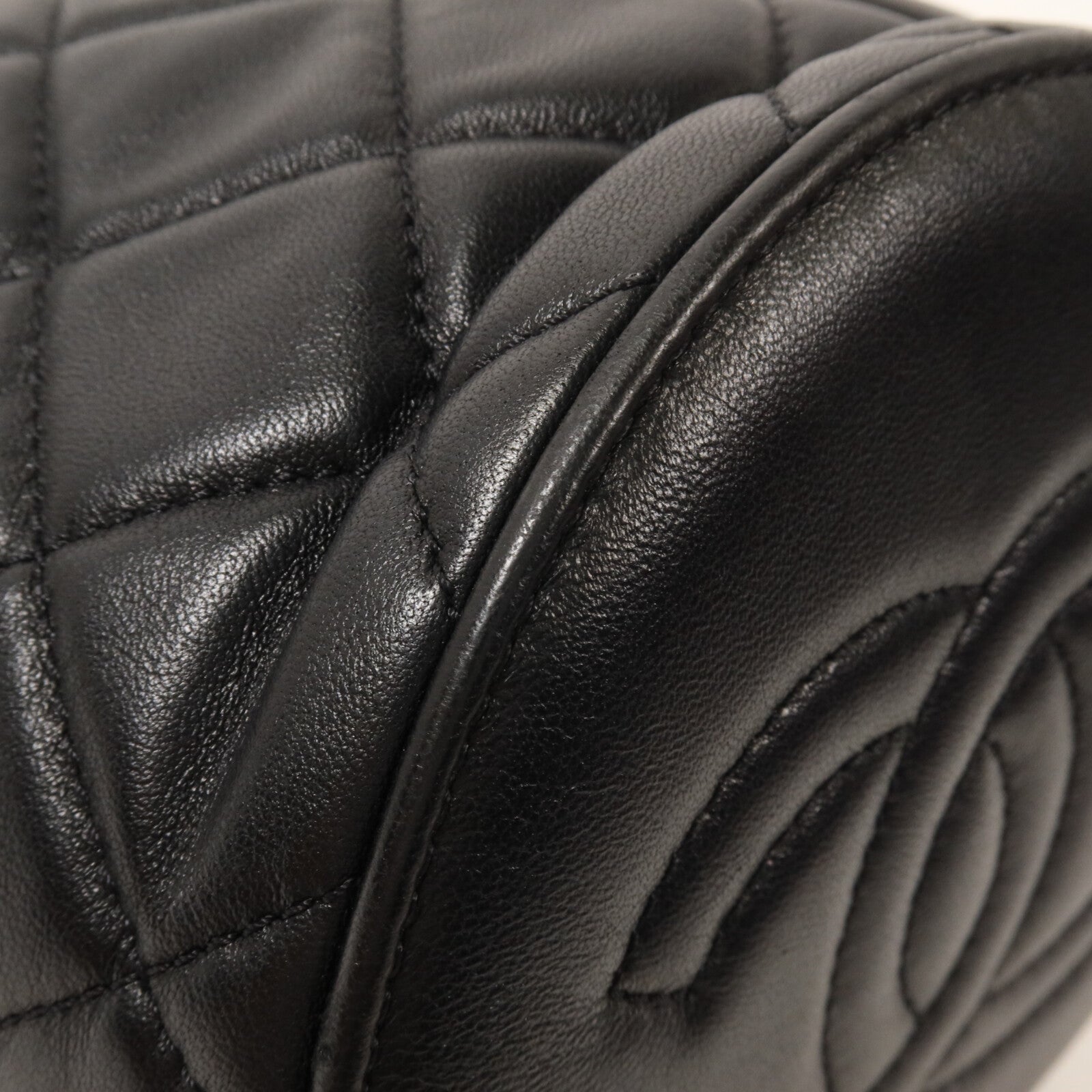 CHANEL 羊皮皮革Mini Bucket Bag鏈帶肩背袋