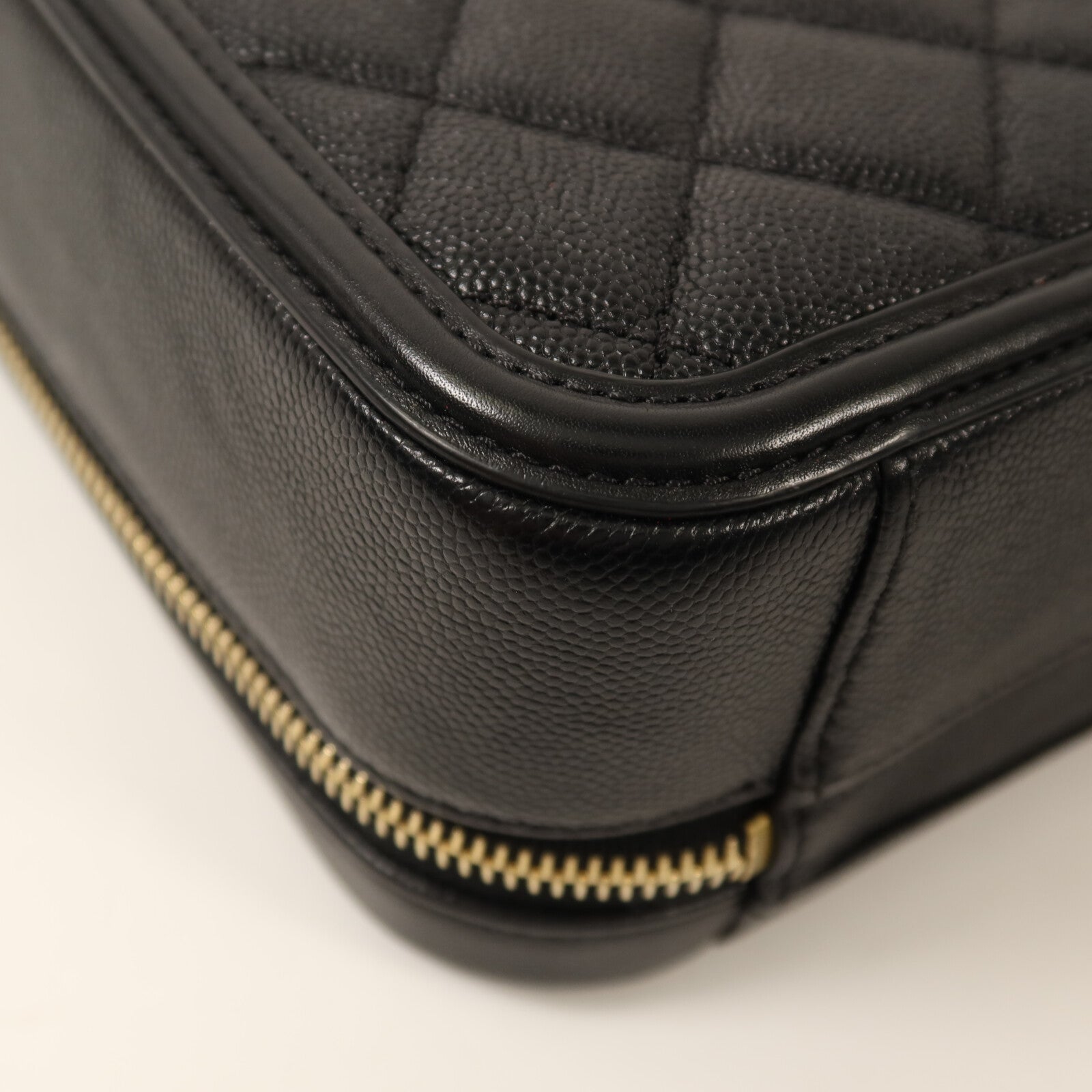 CHANEL 牛皮皮革Vanity Case金扣鏈帶肩背袋