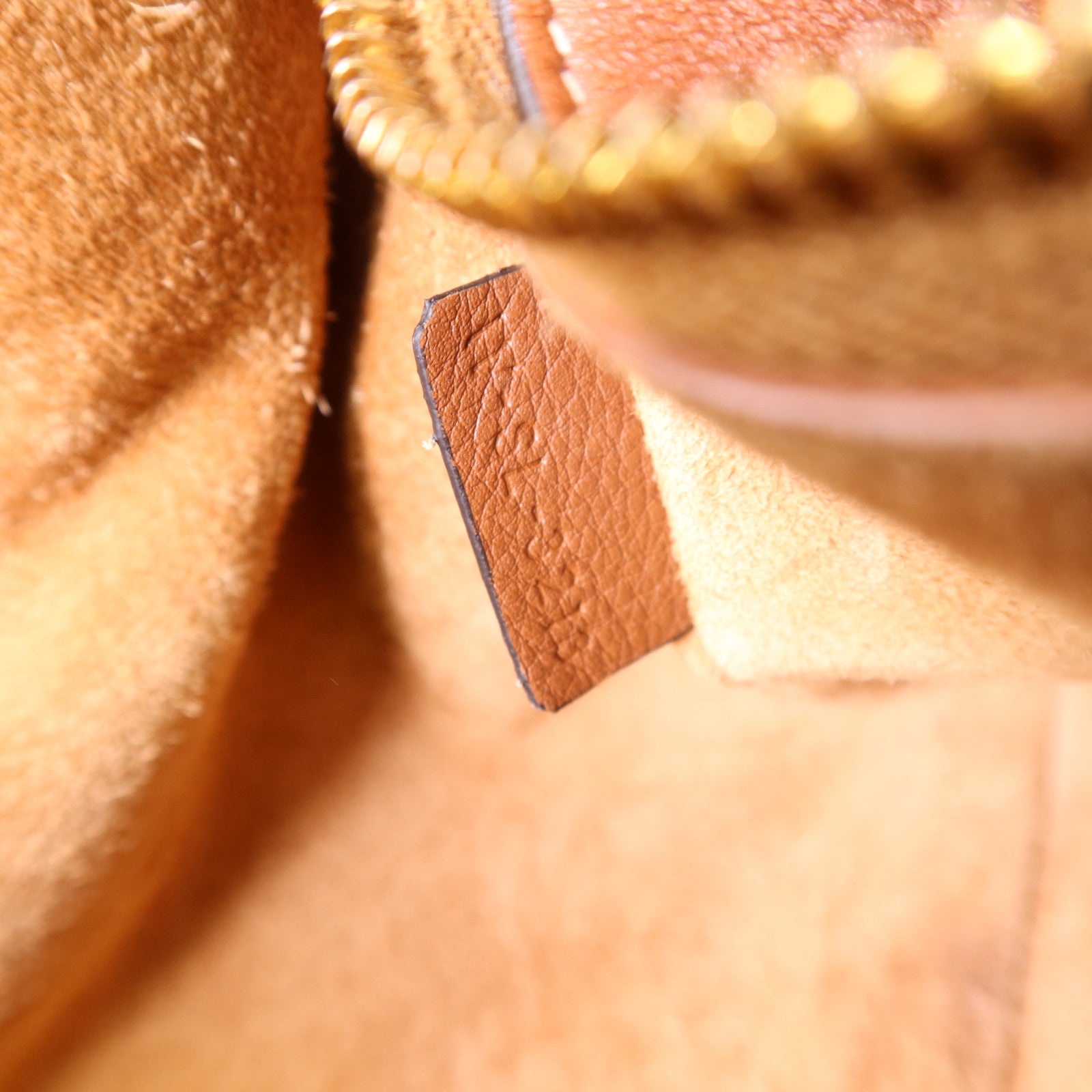 CELINE 牛皮皮革Romy金扣肩背袋