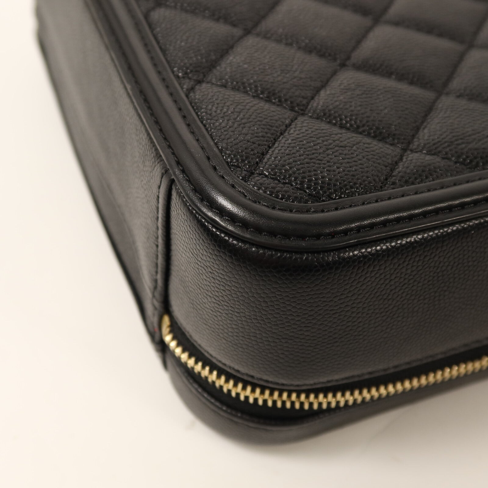CHANEL 牛皮皮革Vanity Case金扣鏈帶肩背袋