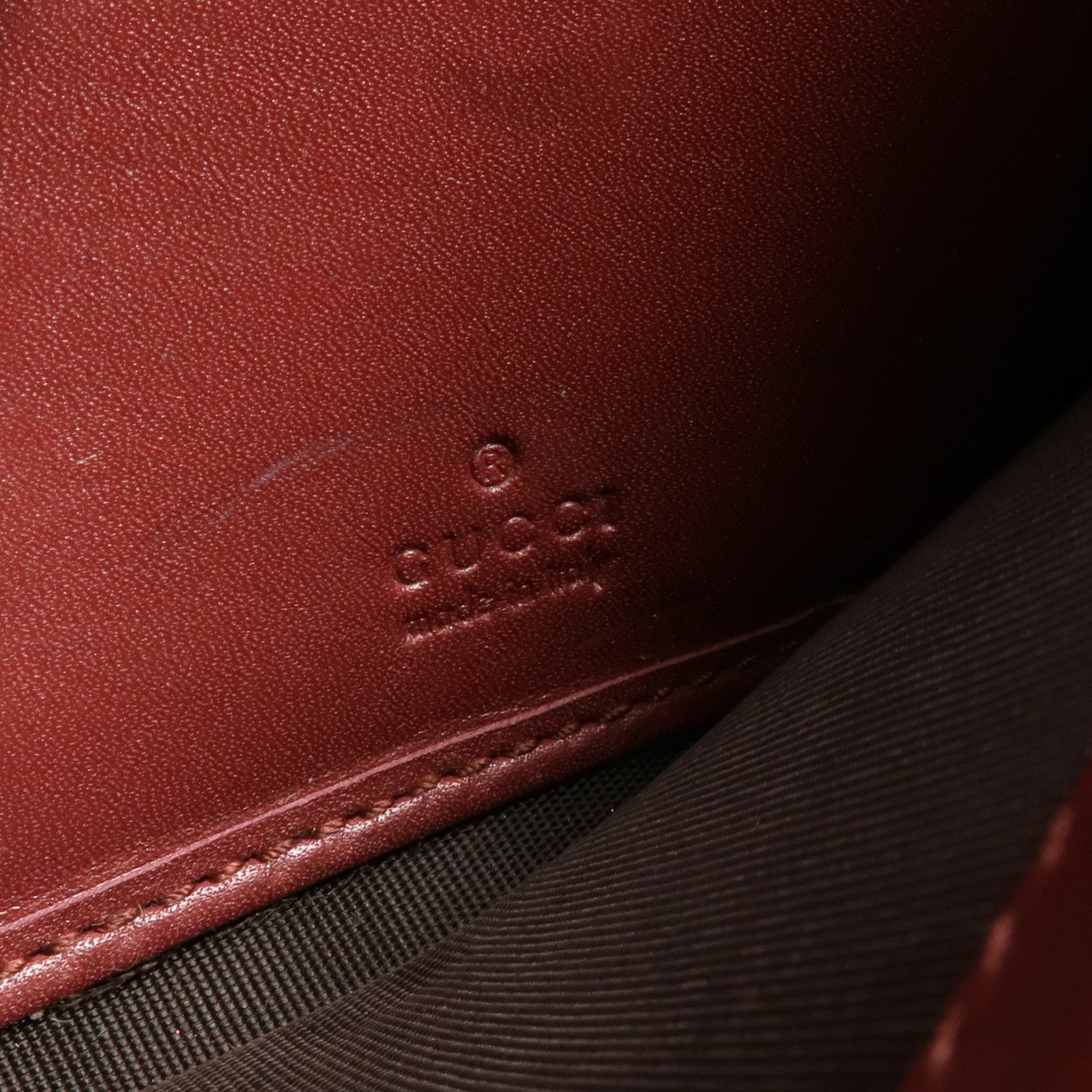GUCCI 漆皮皮革Lovely Heart Continental Wallet金扣長錢包