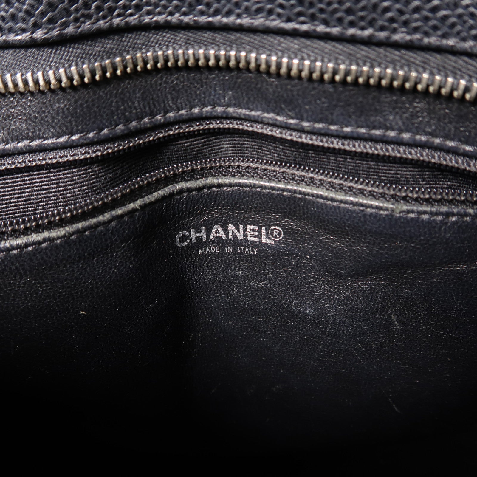 CHANEL 菱格Caviar皮革Vintage Medallion Tote銀扣肩背袋黑色