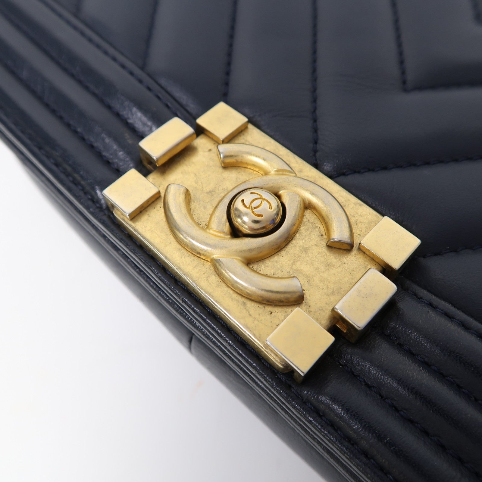 CHANEL 斜紋羊皮皮革Boy金扣鏈帶肩背袋藍色