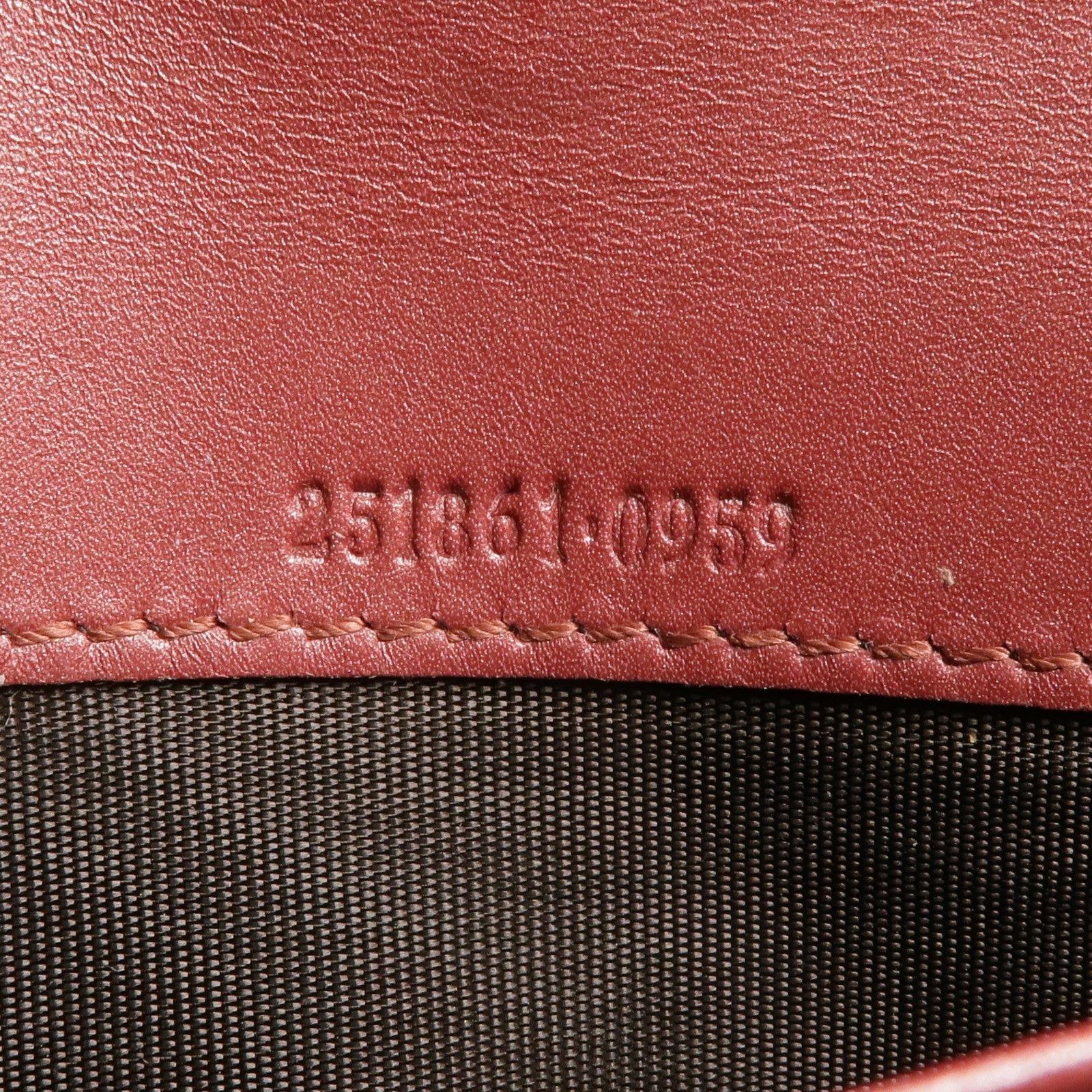 GUCCI 漆皮皮革Lovely Heart Continental Wallet金扣長錢包