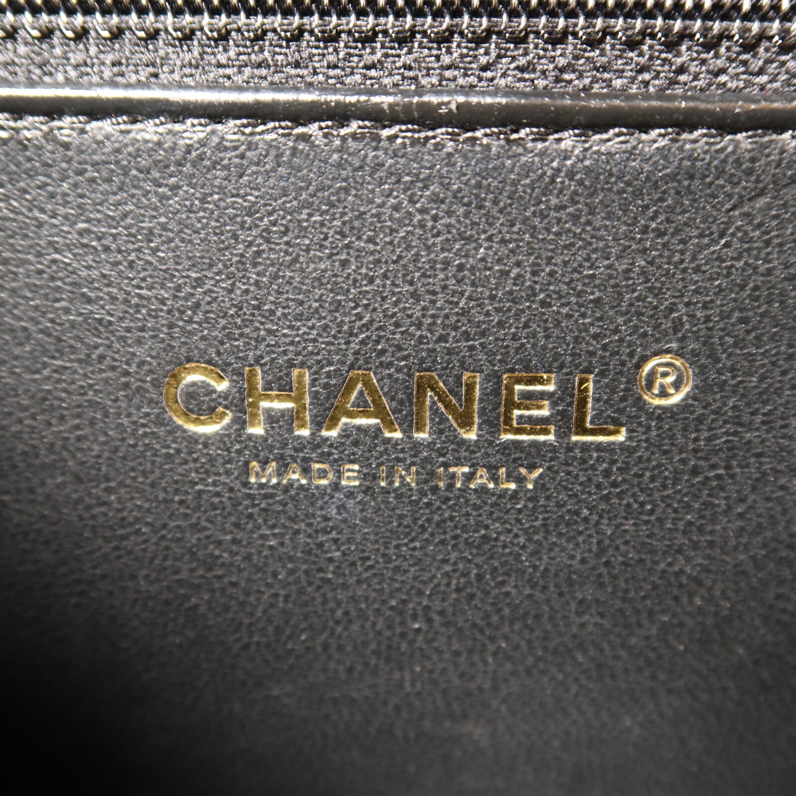 CHANEL 牛皮皮革Vanity Case金扣鏈帶肩背袋