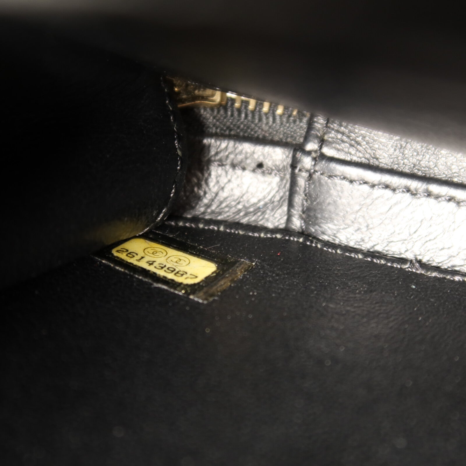 CHANEL 牛皮皮革Vanity Case金扣鏈帶肩背袋