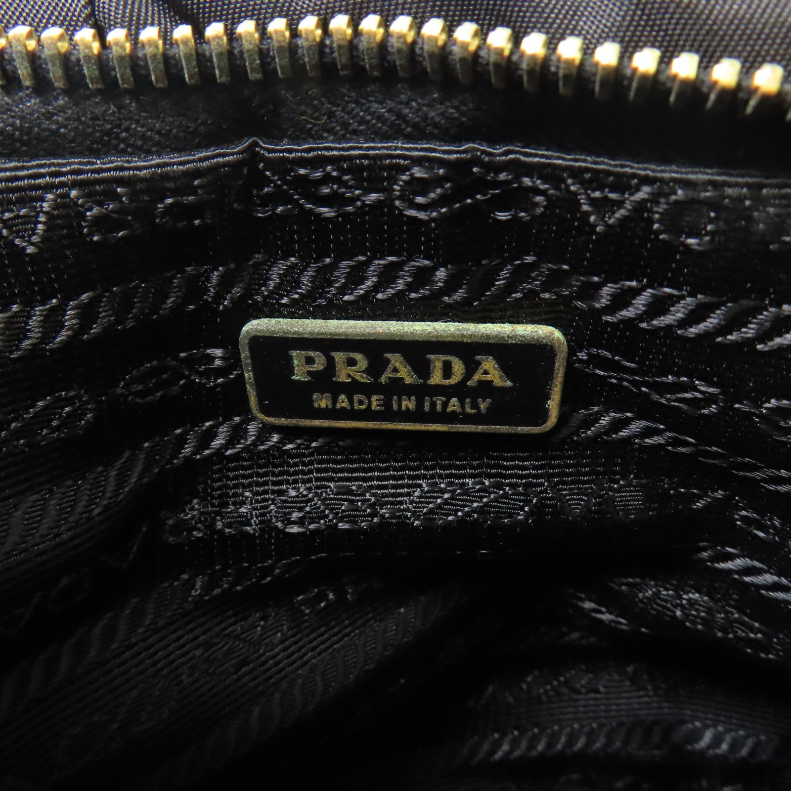 PRADA 尼龍Wrist Pouch金扣手拿包