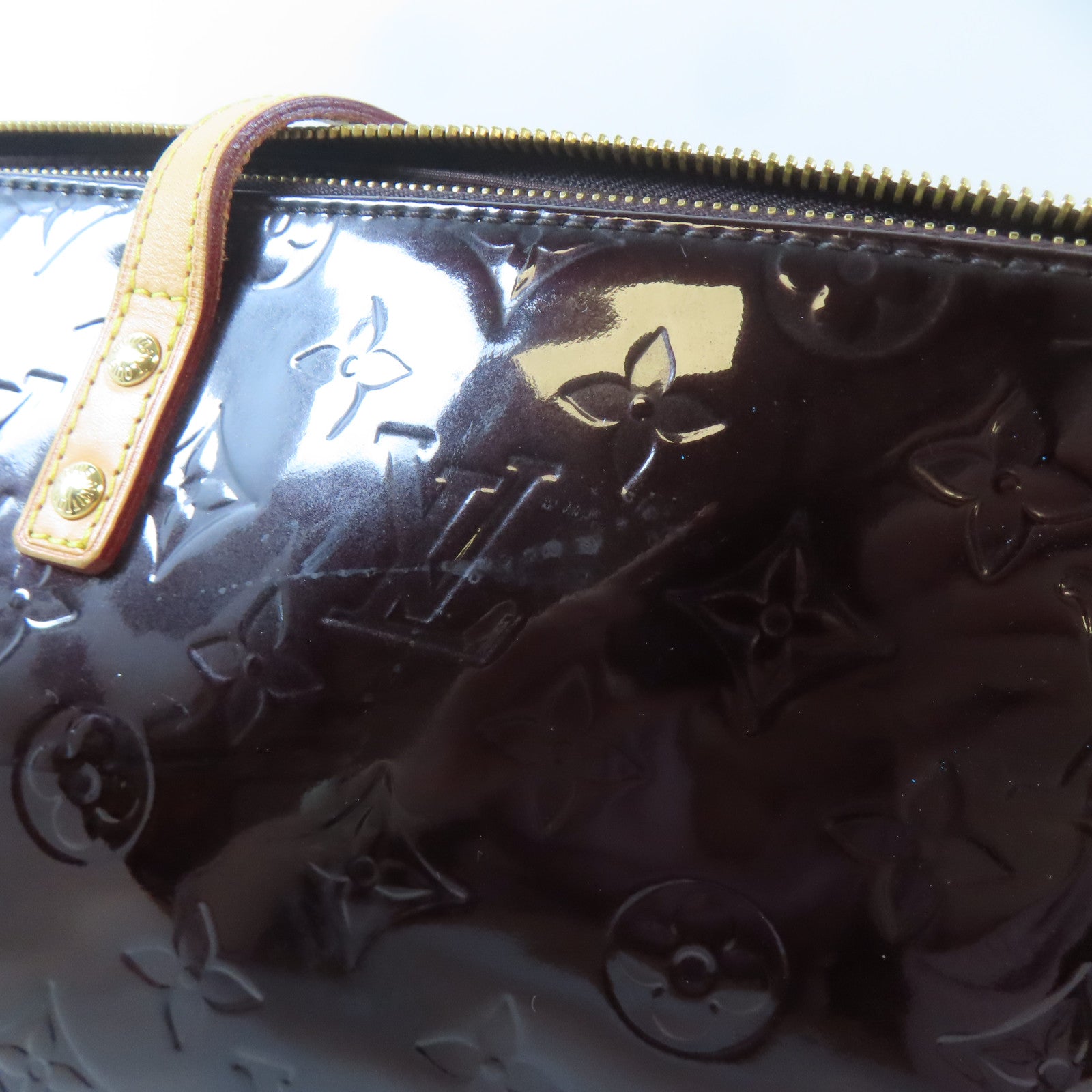LOUIS VUITTON 【激減優惠】Vernis Bellevue GM金扣手挽袋酒紅色