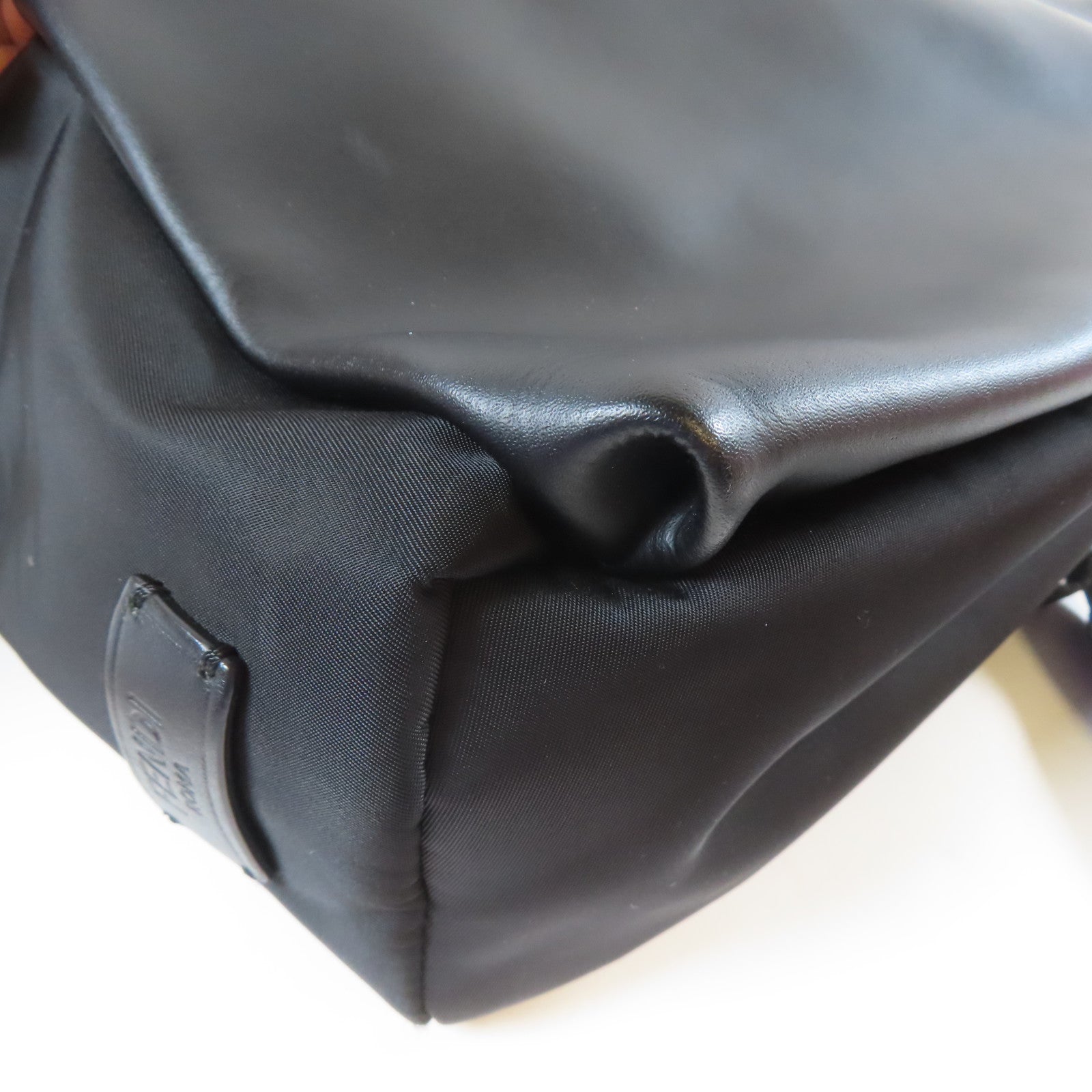 FENDI 牛皮皮革Backpack銀扣背包黑色