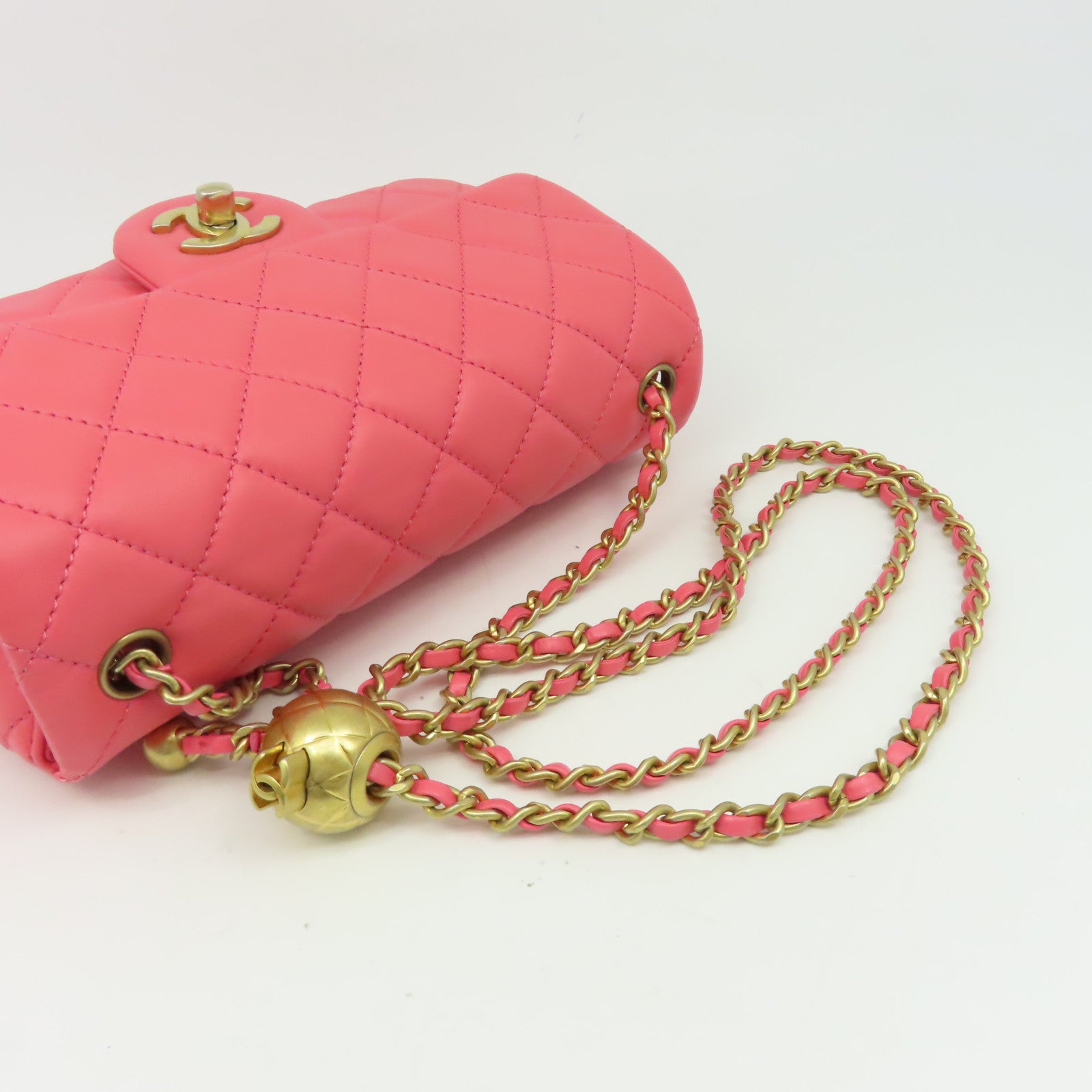 CHANEL **【激減優惠】菱格羊皮皮革Classic 20金扣鏈帶肩背袋粉紅色