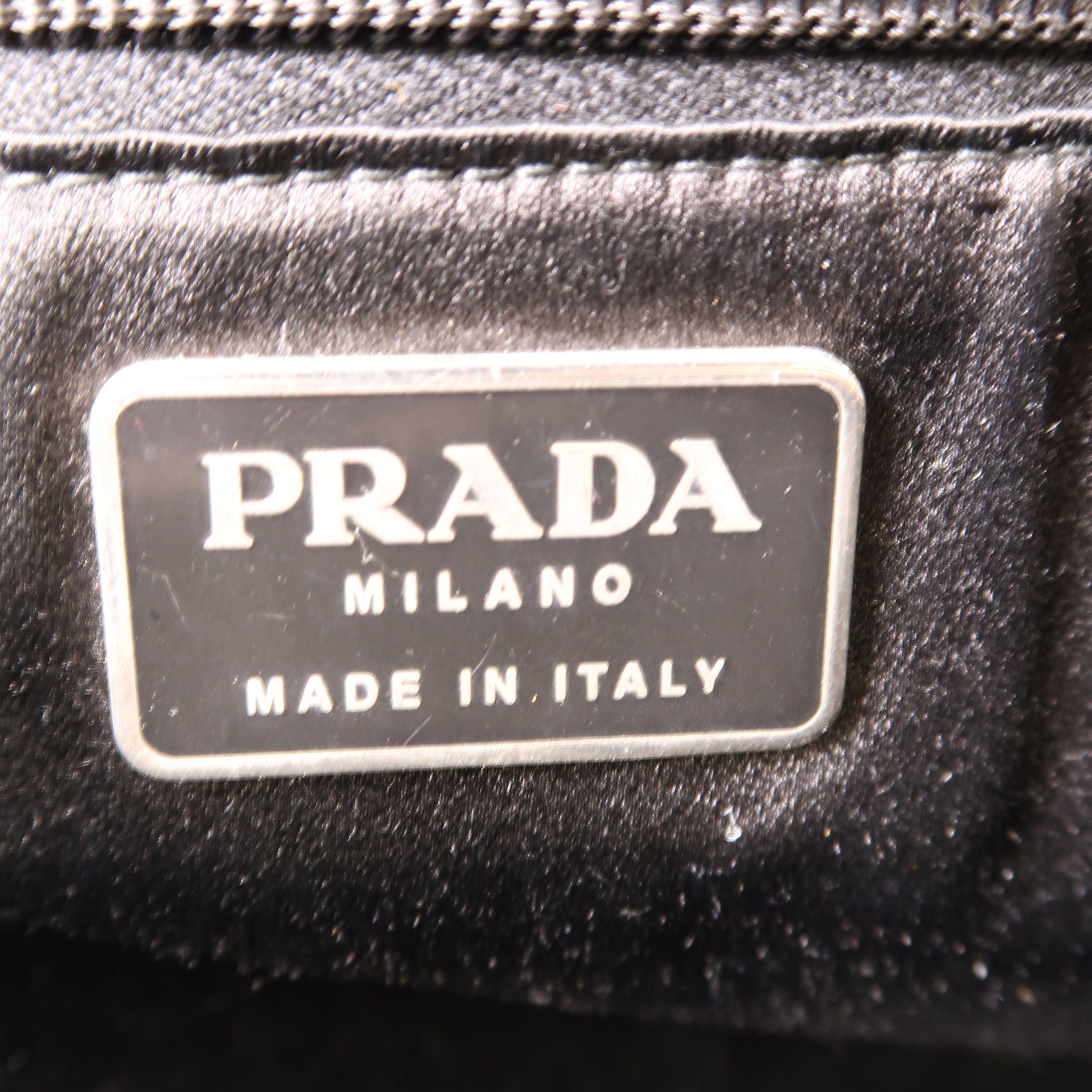 PRADA 牛皮皮革Vitello City銀扣手挽袋黑色