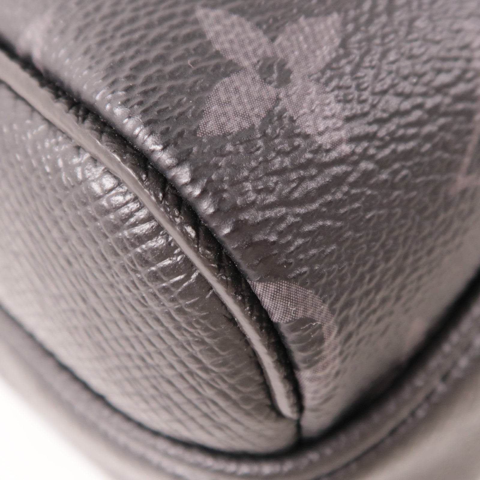 LOUIS VUITTON Monogram Eclipse/Taiga Outdoor Messenger銀扣肩背袋