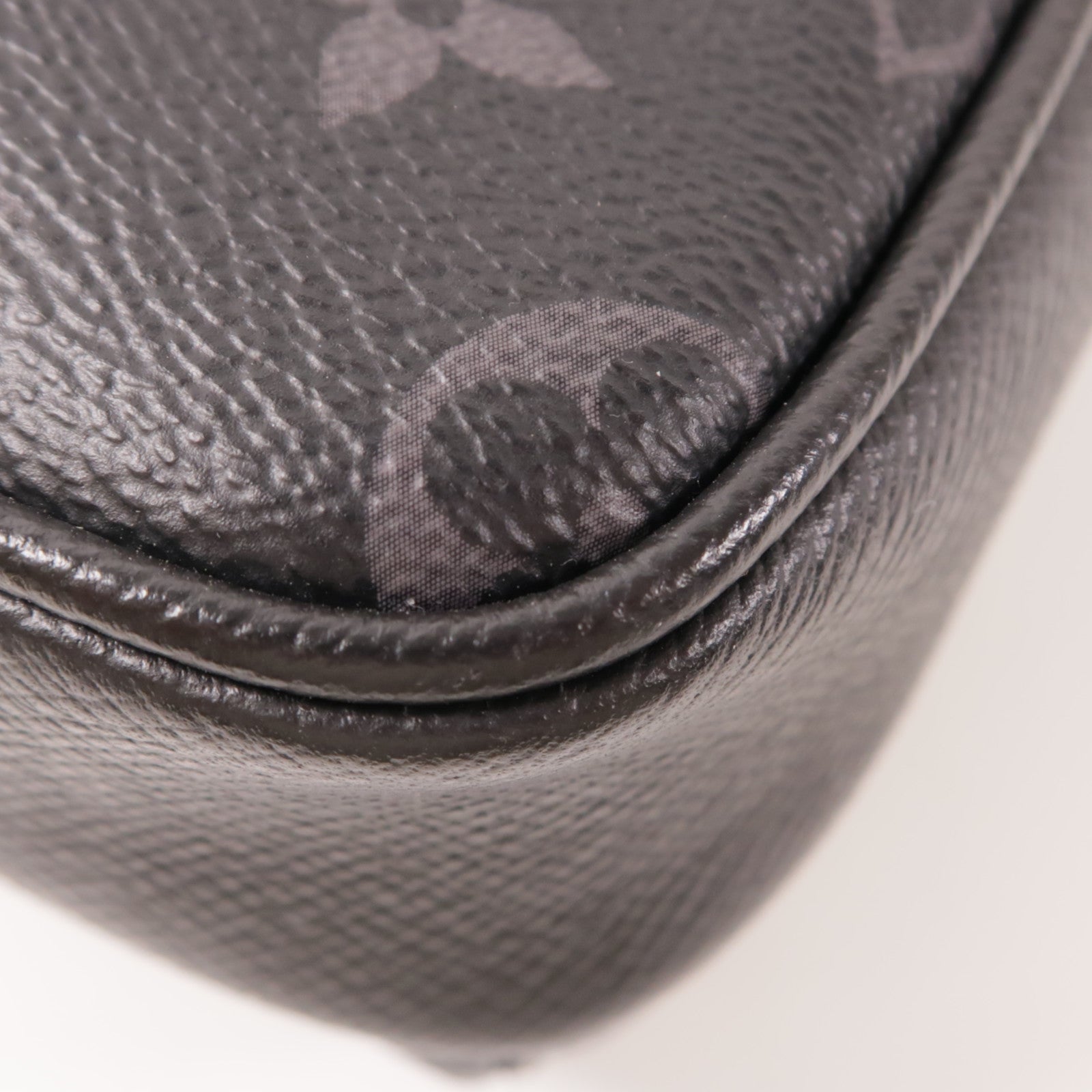 LOUIS VUITTON Monogram Eclipse/Taiga Outdoor Messenger銀扣肩背袋