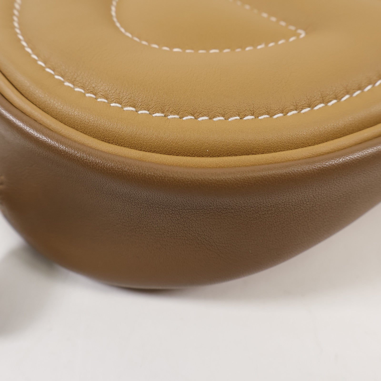 HERMES Swift皮革In the loop銀扣肩背袋Biscuit