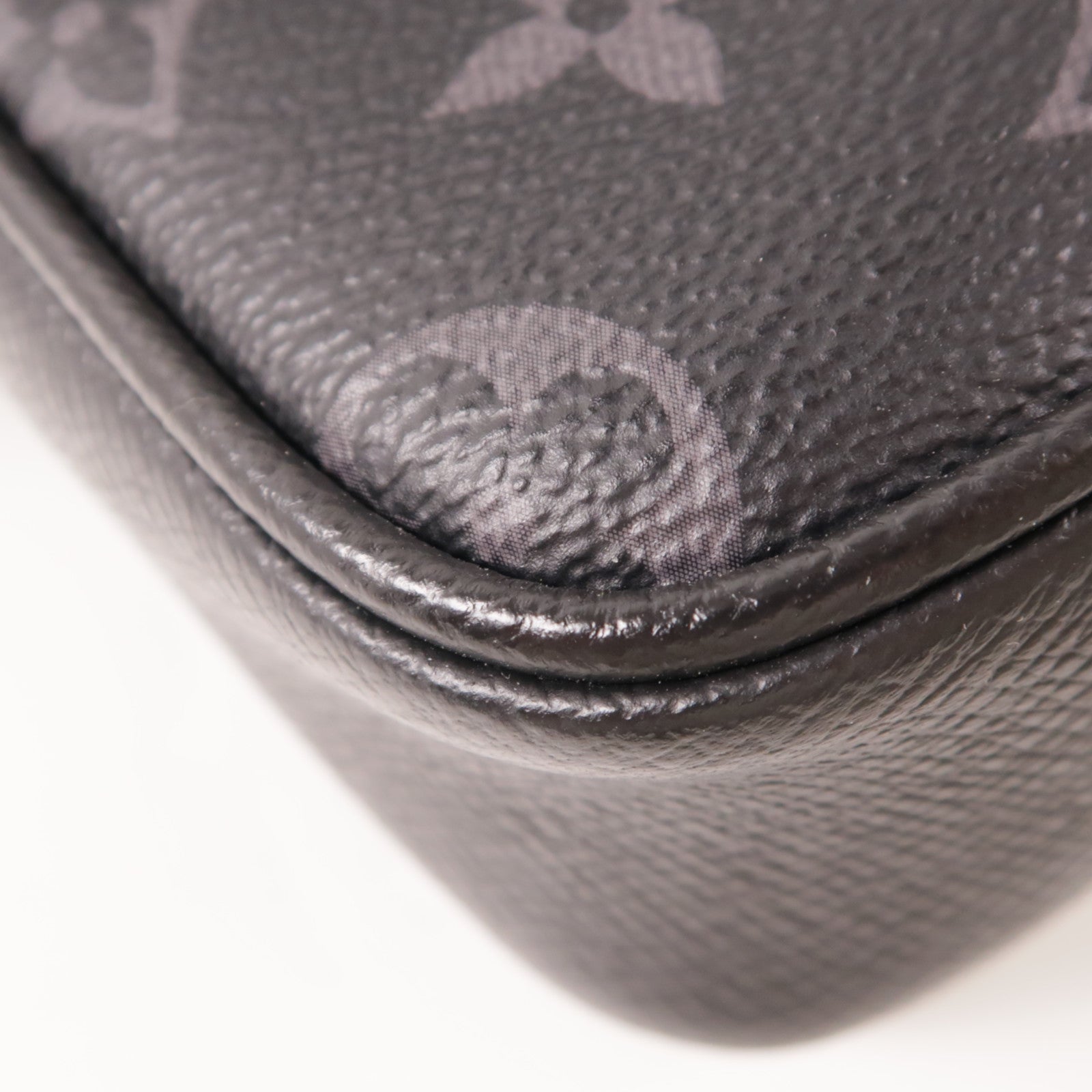 LOUIS VUITTON Monogram Eclipse/Taiga Outdoor Messenger銀扣肩背袋