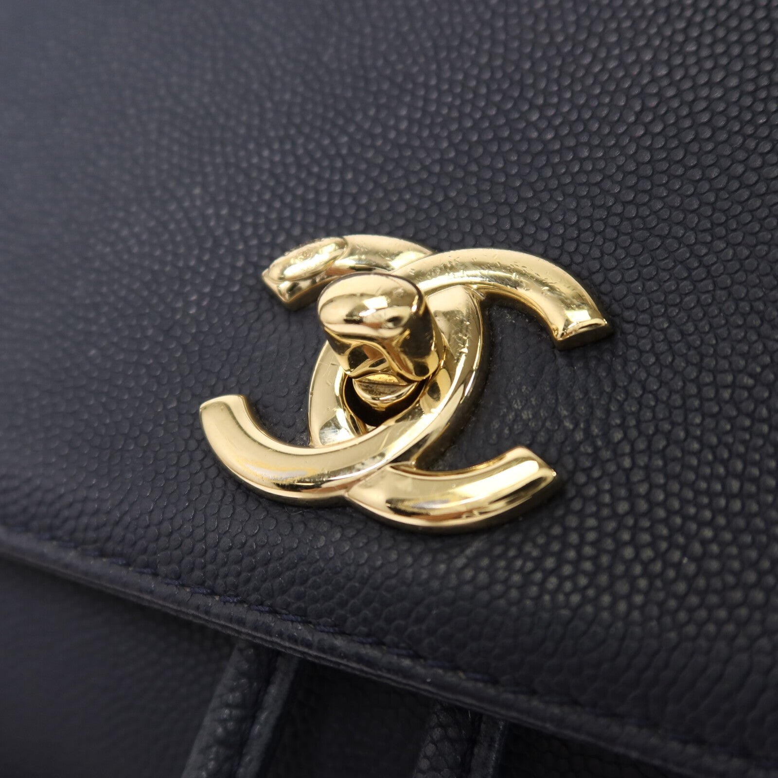 CHANEL 牛皮皮革Business Affinity Backpack金扣鏈帶背包