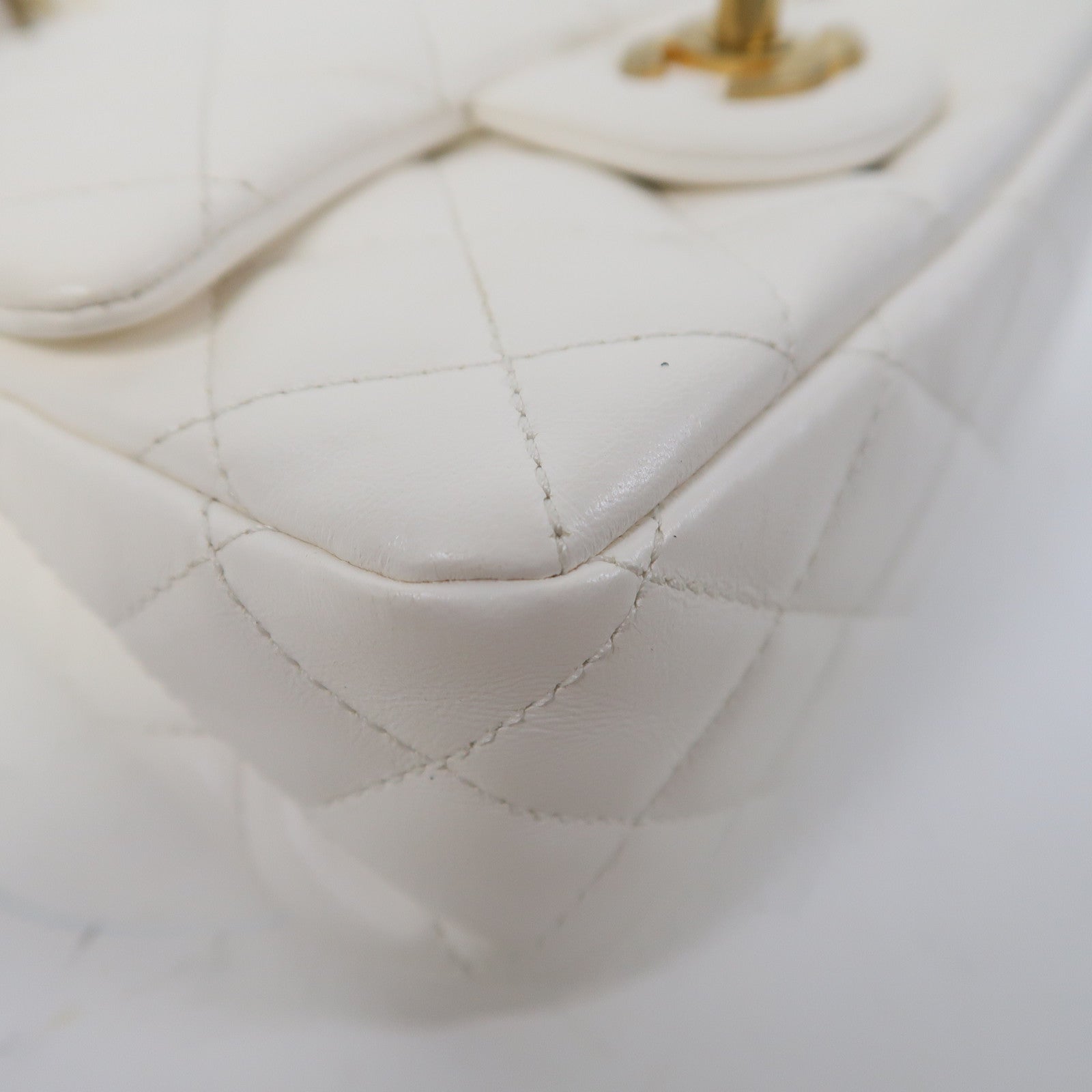 CHANEL 【激減優惠】菱格羊皮皮革Flap Bag金扣鏈帶肩背袋白色