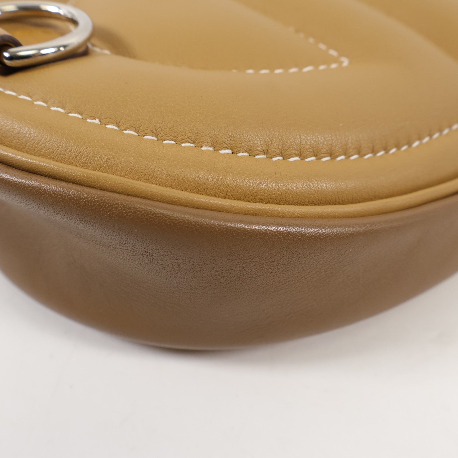 HERMES Swift皮革In the loop銀扣肩背袋Biscuit