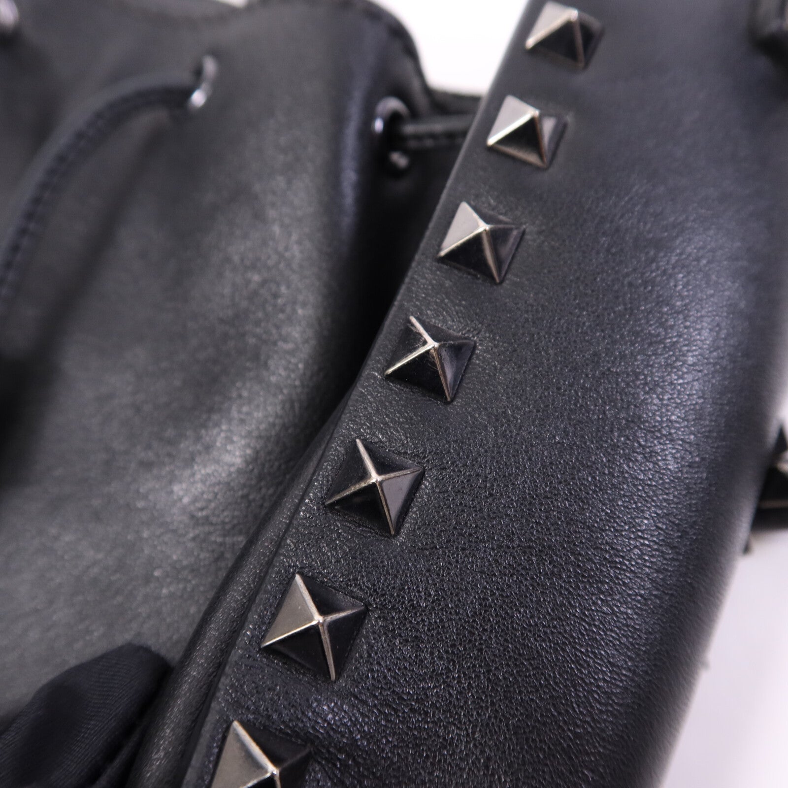 Valentino 【激減優惠】牛皮皮革Bucket銀扣肩背袋