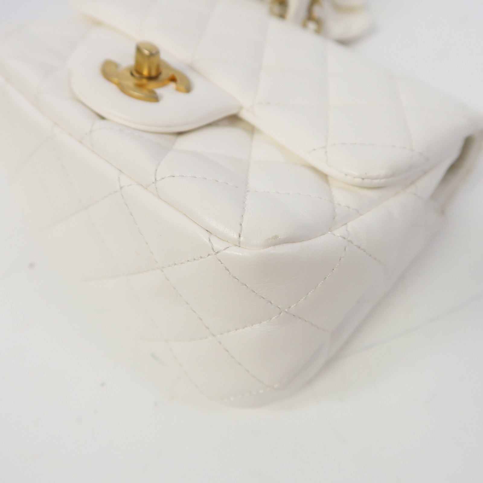 CHANEL 【激減優惠】菱格羊皮皮革Flap Bag金扣鏈帶肩背袋白色