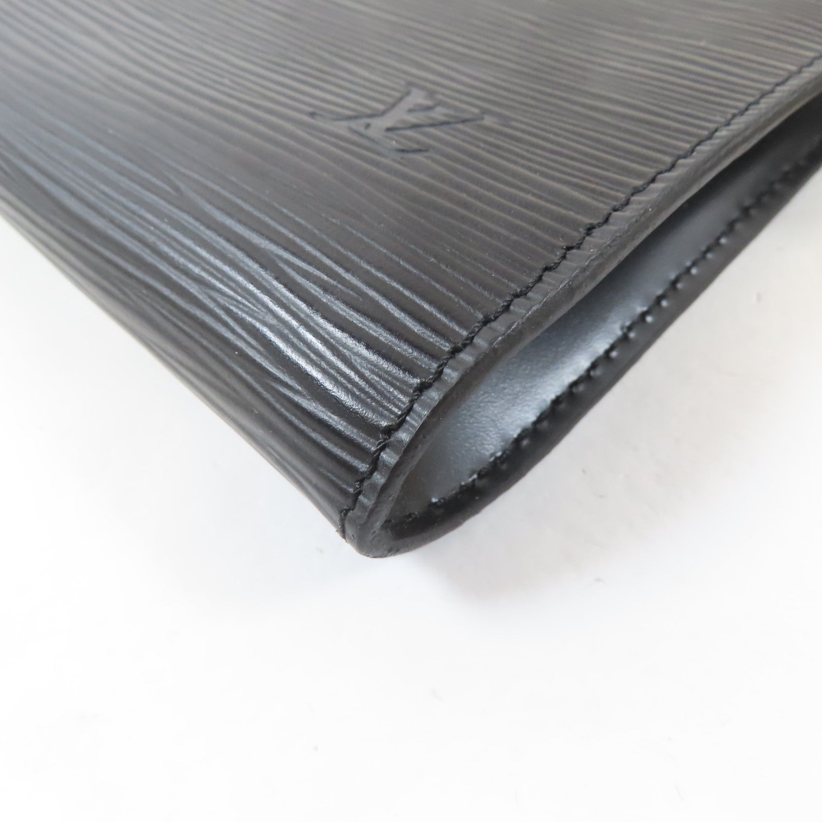 LOUIS VUITTON Epi Pochette Accessories金扣手挽袋黑色