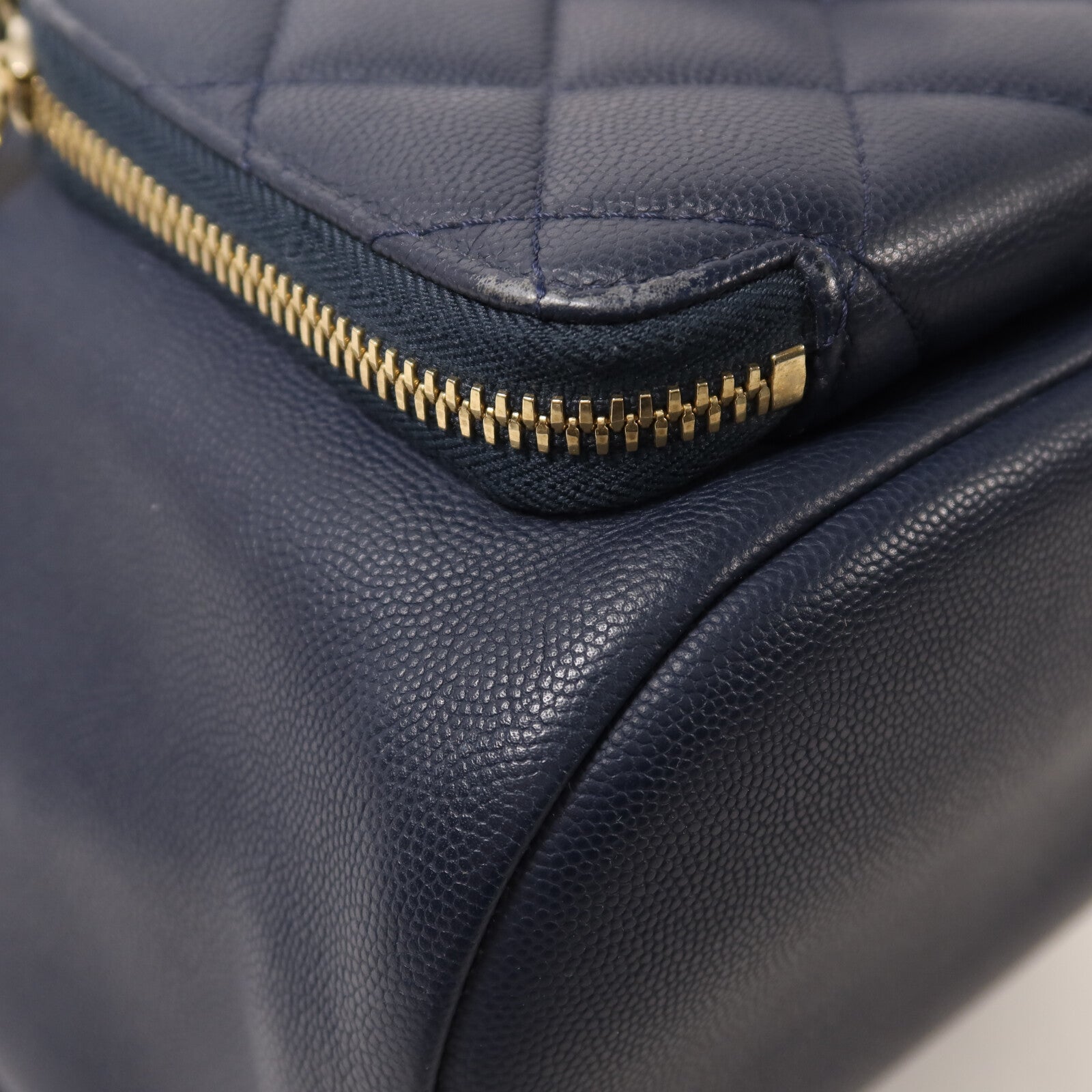 CHANEL 牛皮皮革Business Affinity Backpack金扣鏈帶背包