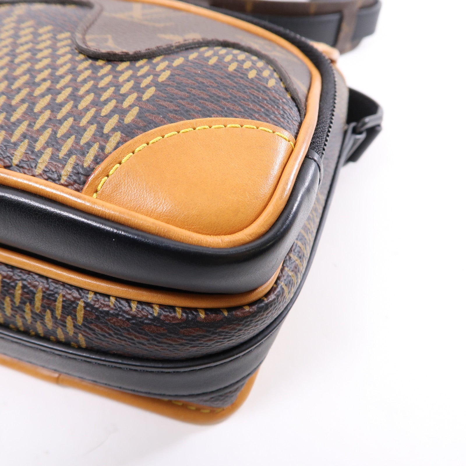 LOUIS VUITTON Monogram/Damier Nano Amazone肩背袋啡色
